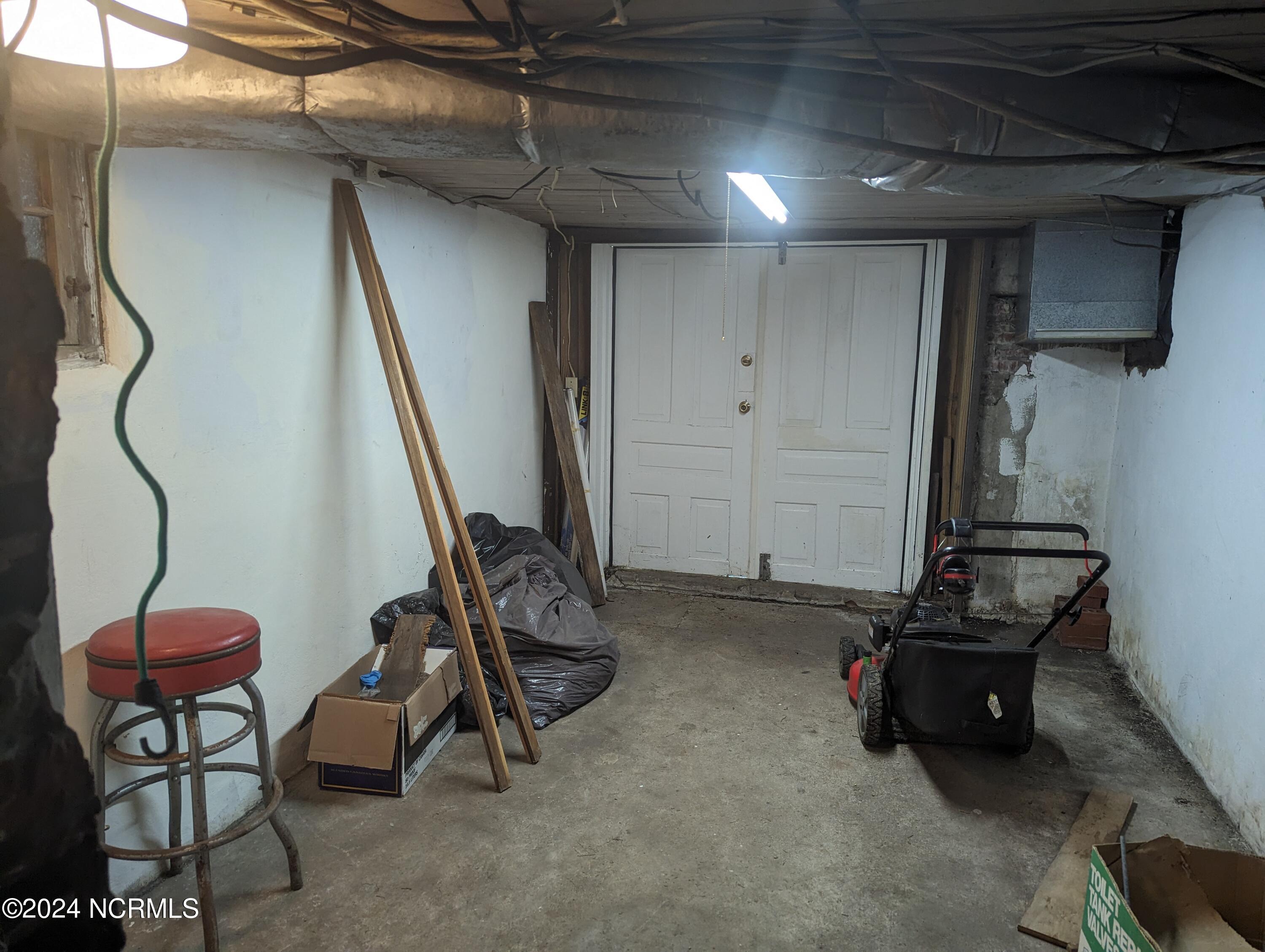 201 E Bell Street Property Photo 42