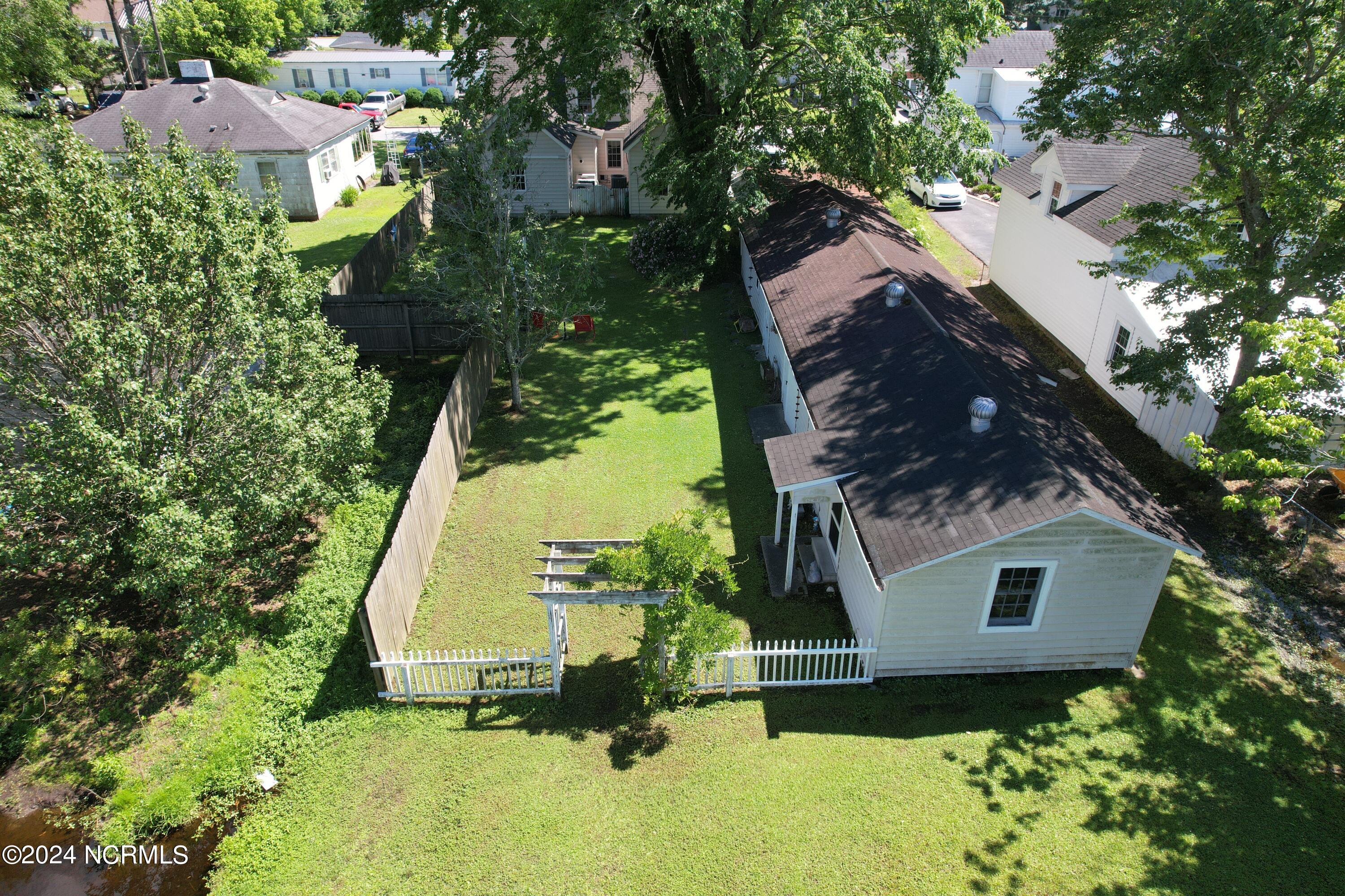 810 Green Street Property Photo 3