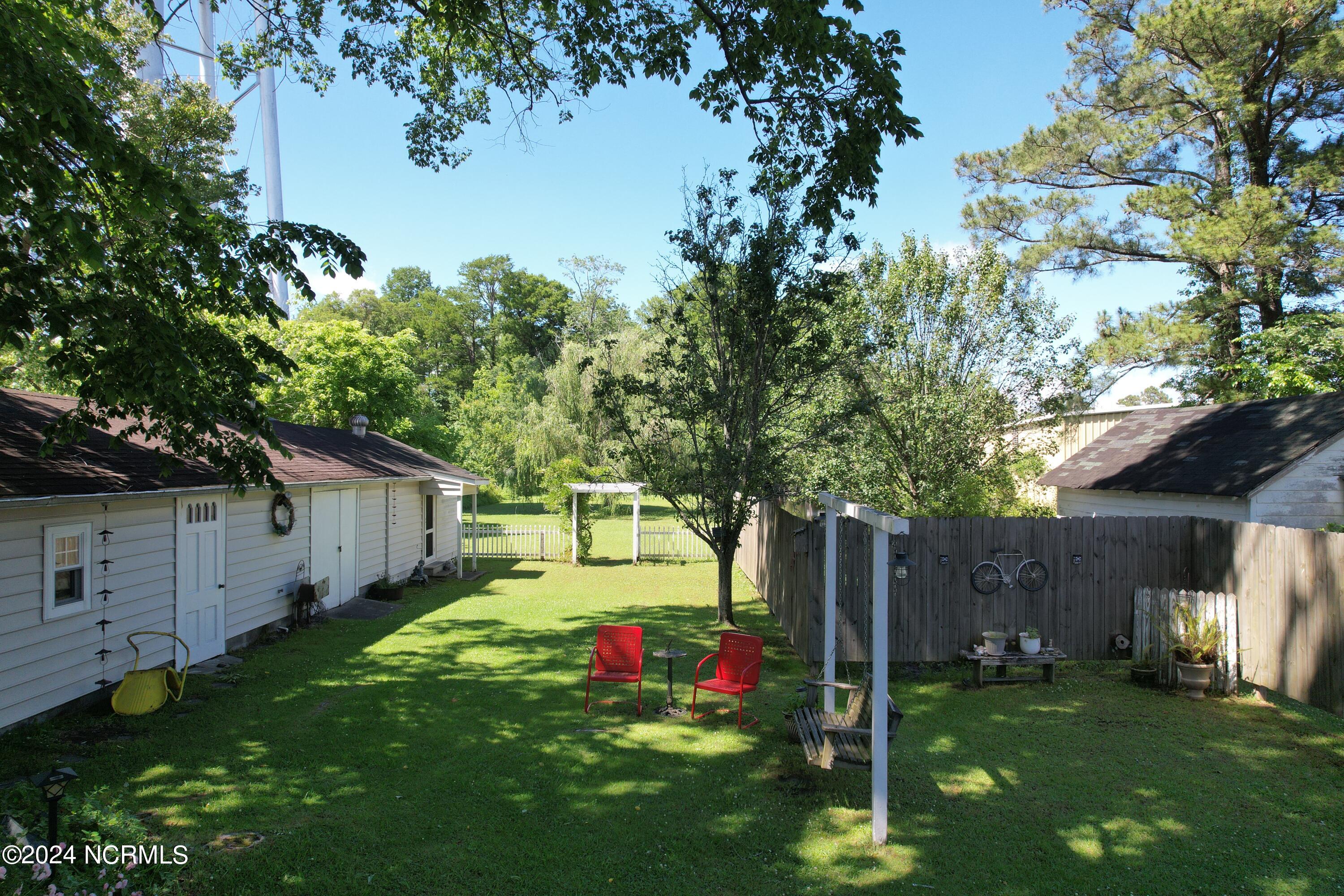 810 Green Street Property Photo 4