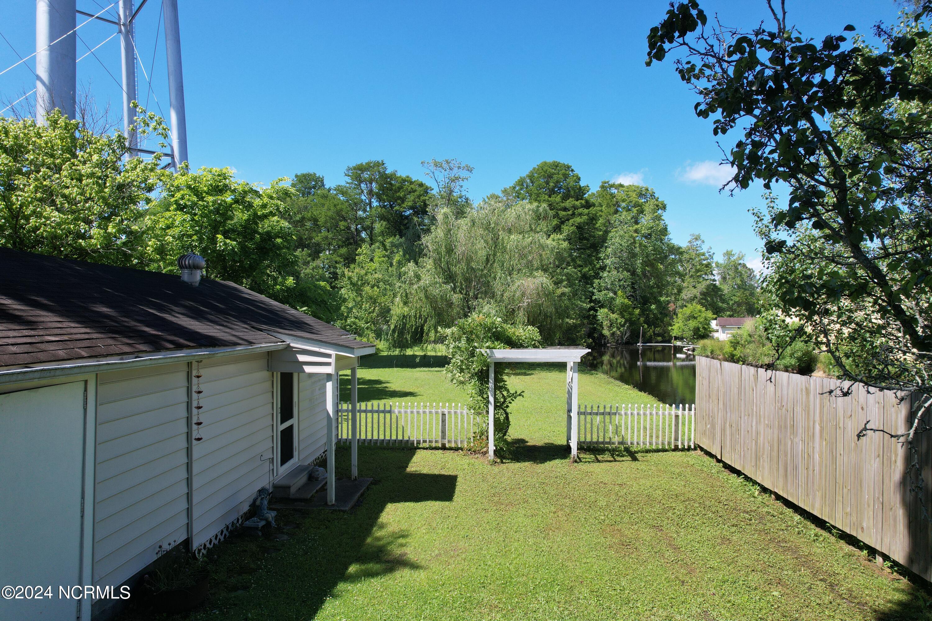 810 Green Street Property Photo 5