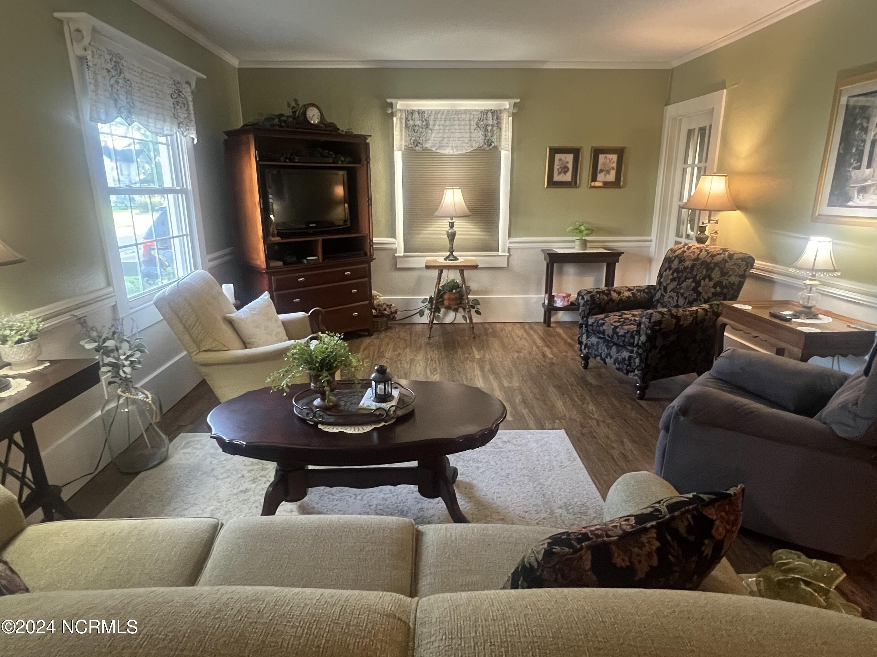 810 Green Street Property Photo 8