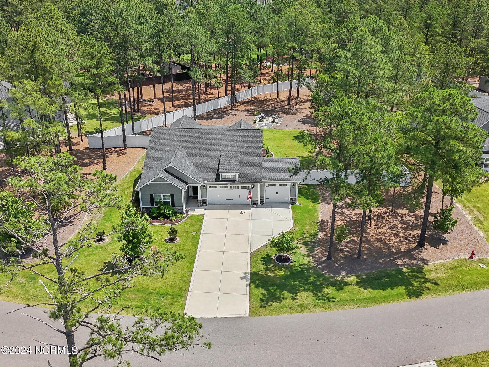 325 Pine Laurel Drive Property Photo 3