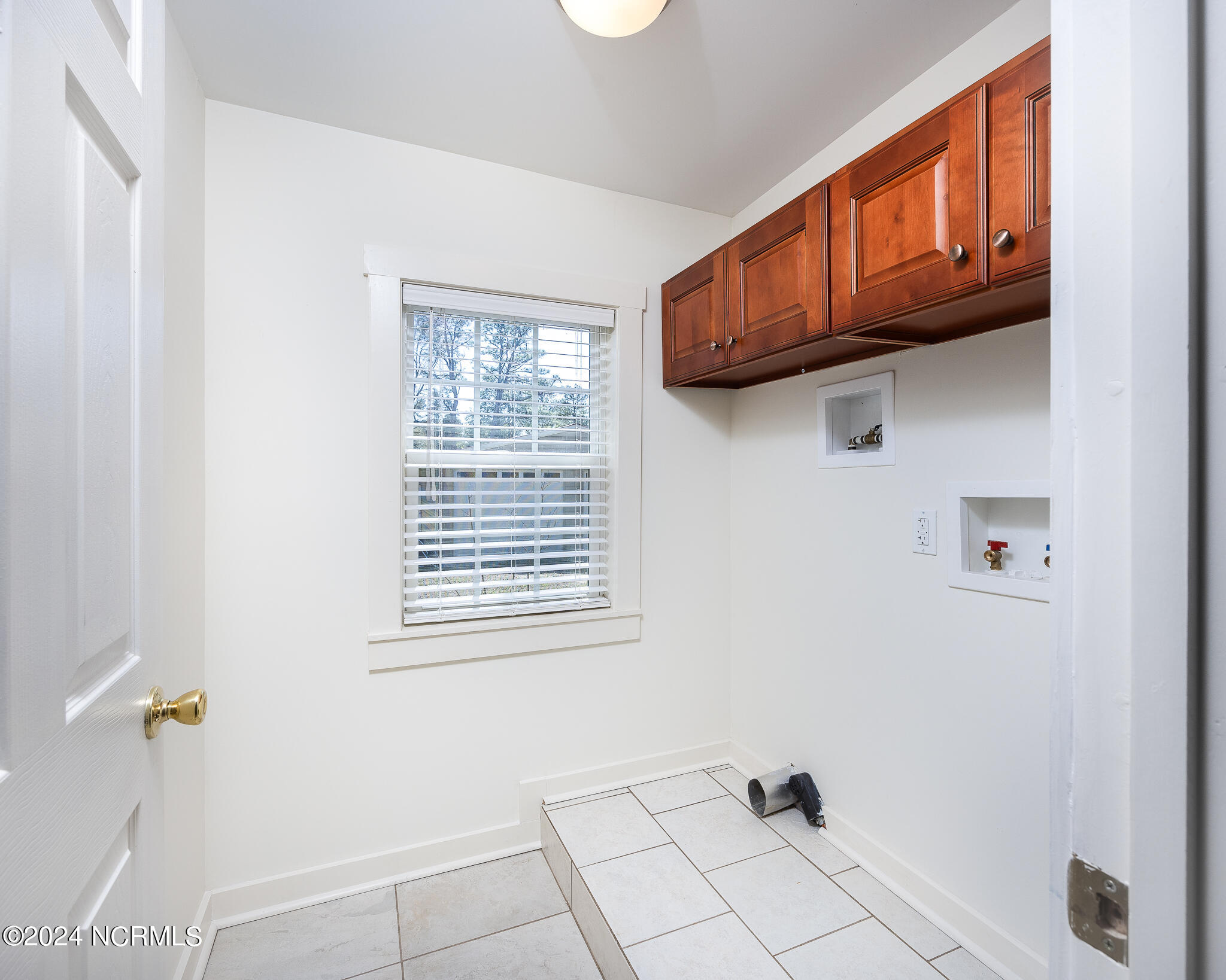 125 N Vermont Avenue Property Photo 9