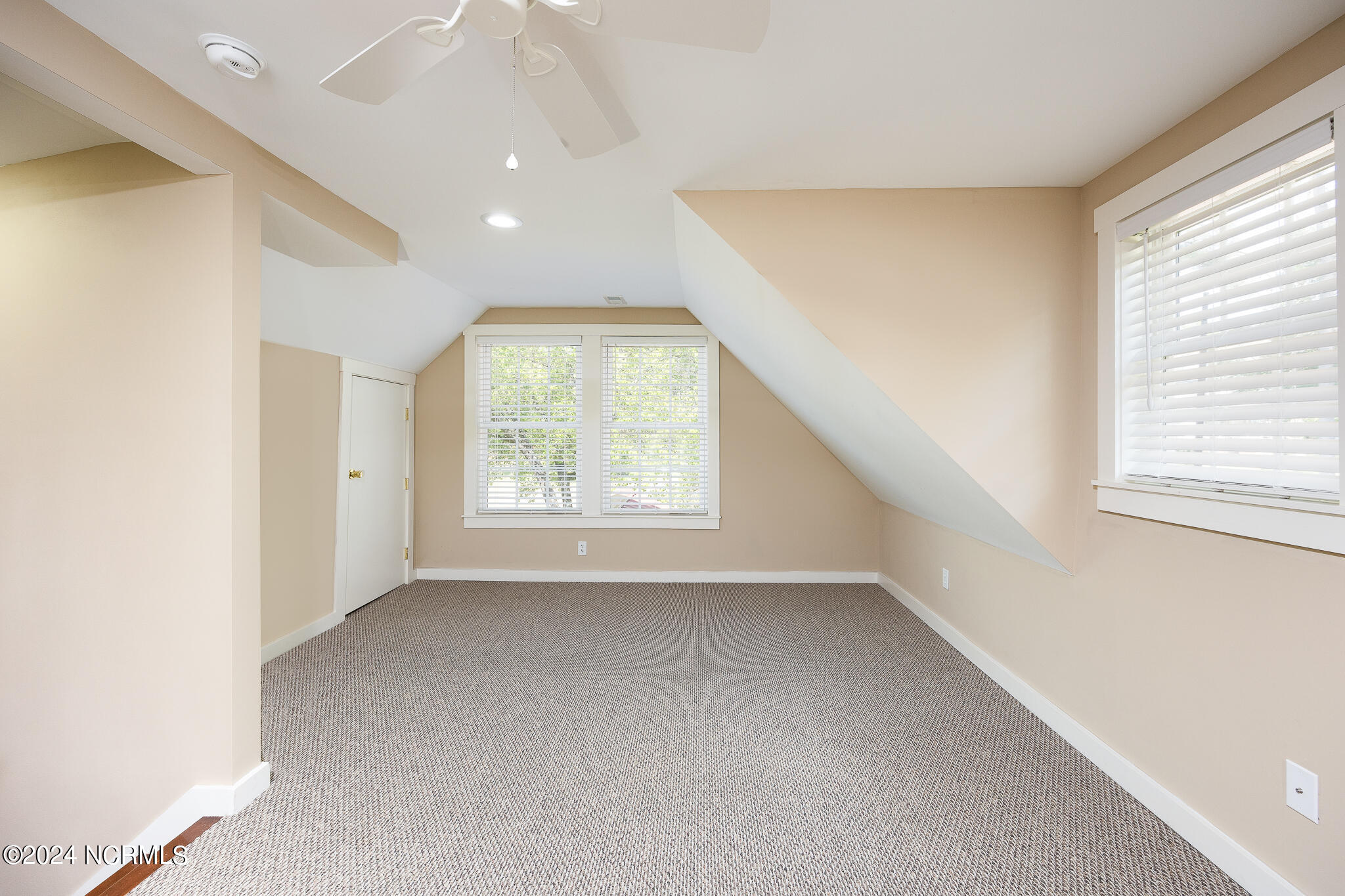 125 N Vermont Avenue Property Photo 17