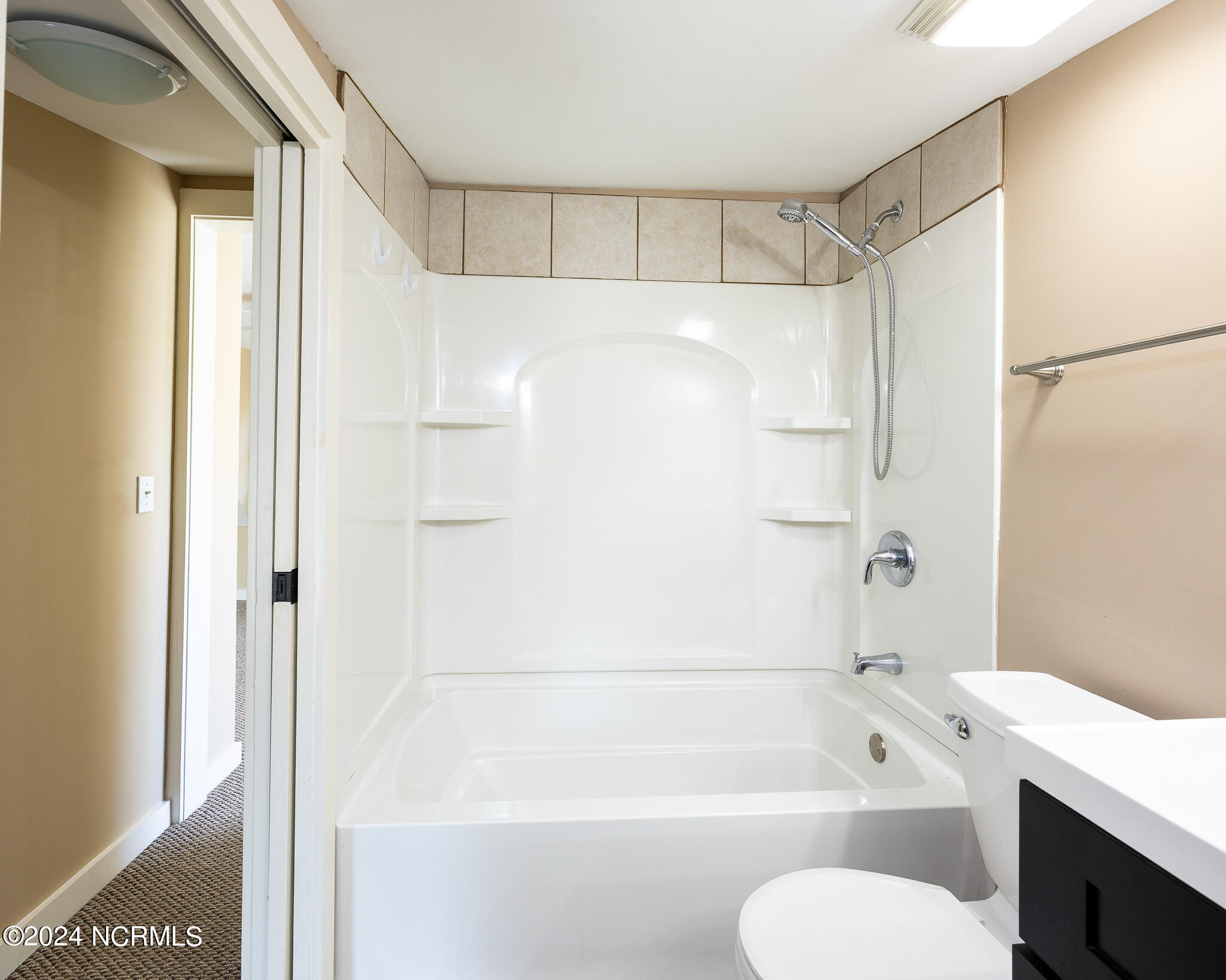 125 N Vermont Avenue Property Photo 23