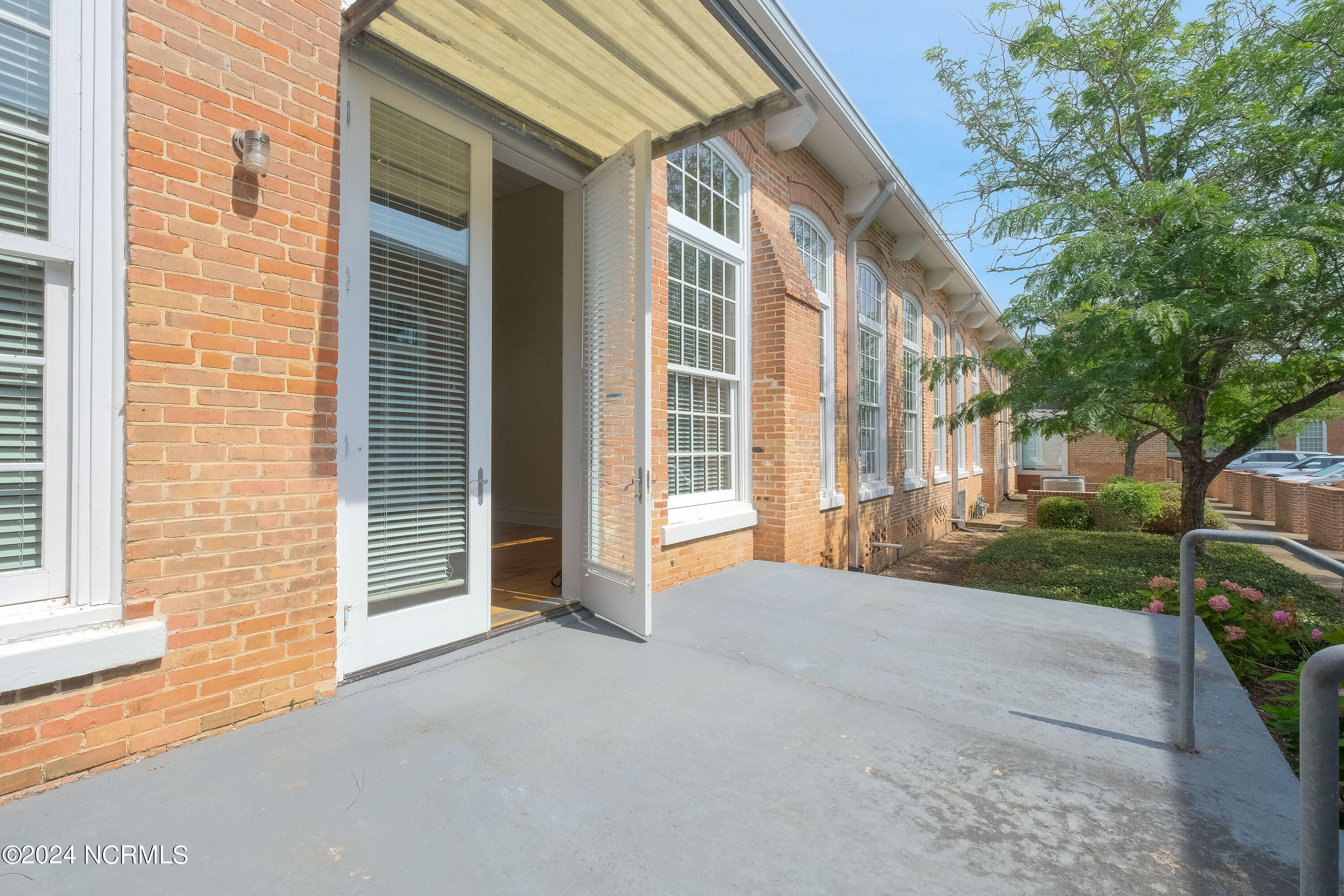 723 Mcmullan Avenue Unit 403 Property Photo 4