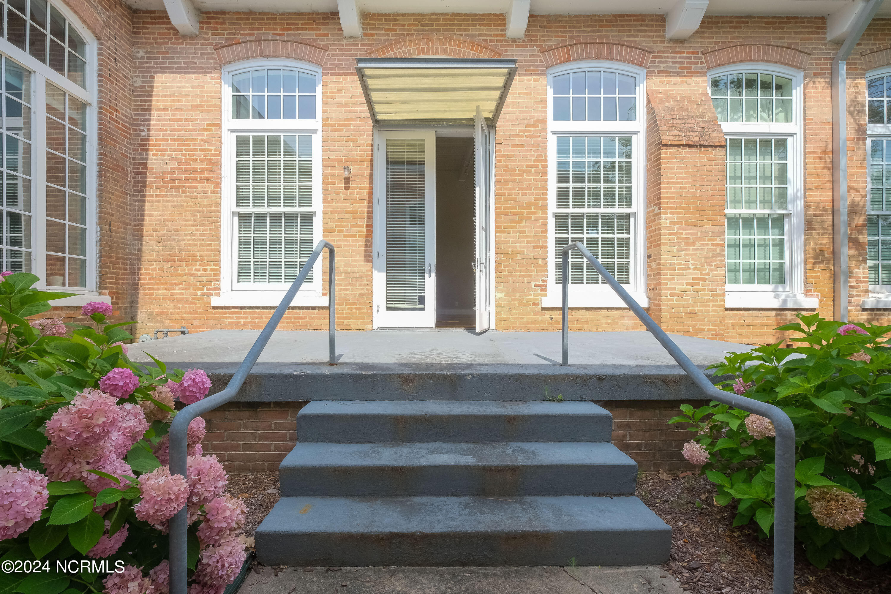 723 Mcmullan Avenue Unit 403 Property Photo 4