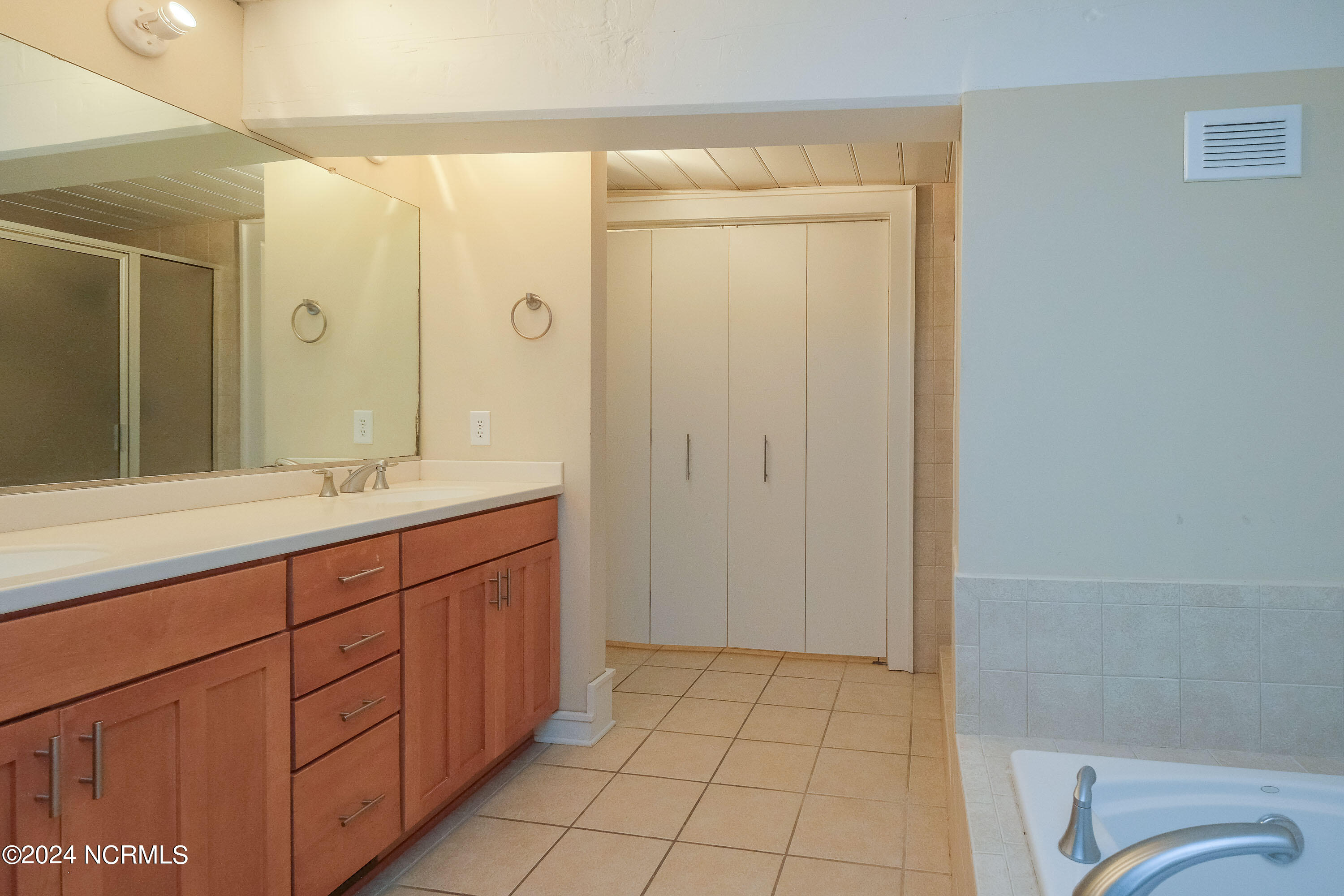 723 Mcmullan Avenue Unit 403 Property Photo 26