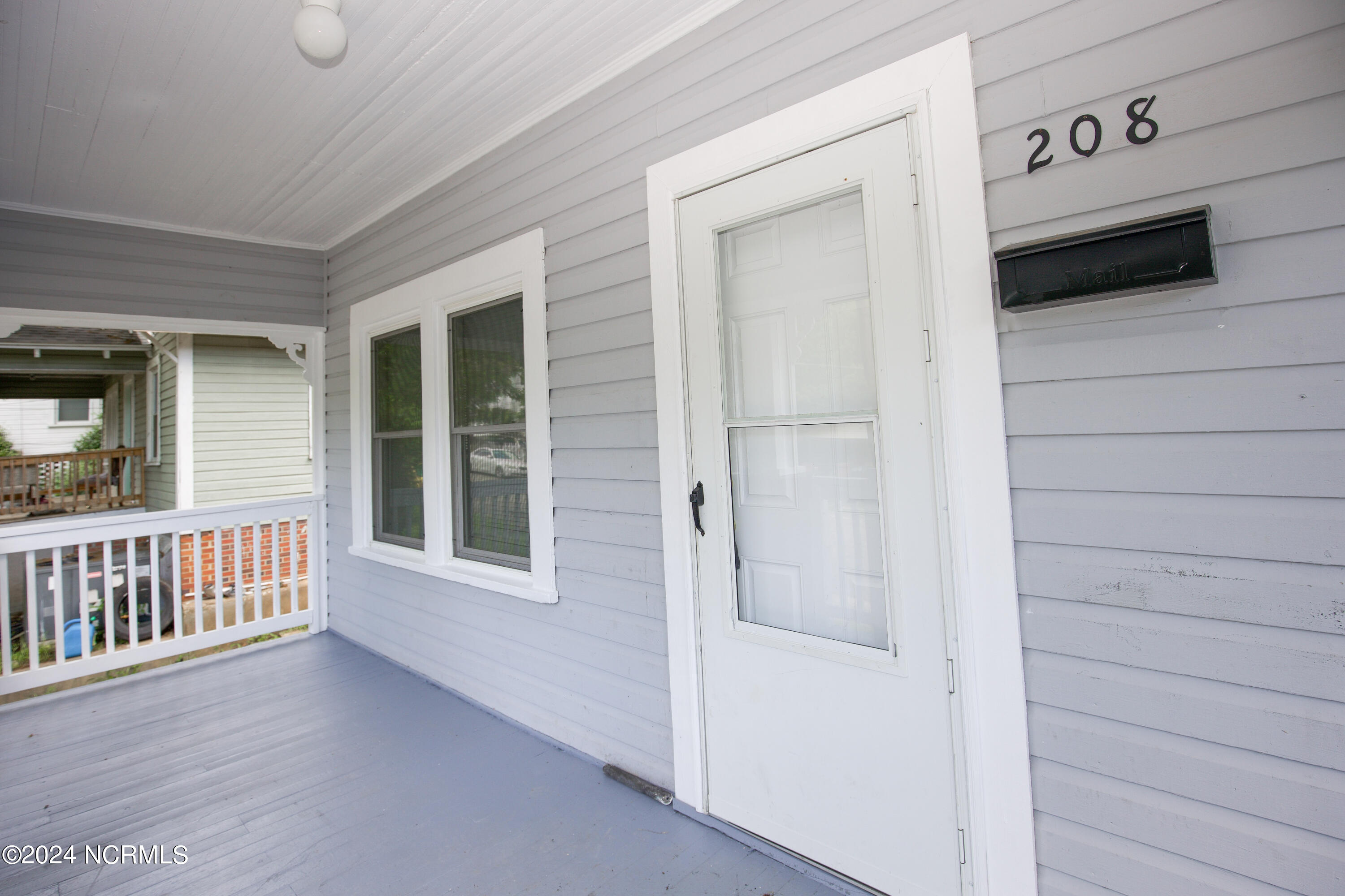 208 Robinson Street Property Photo 8