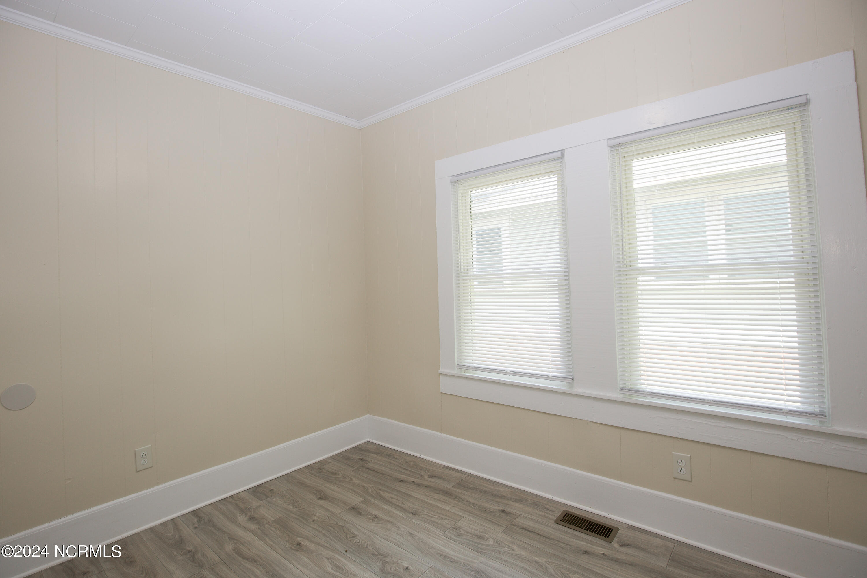208 Robinson Street Property Photo 19