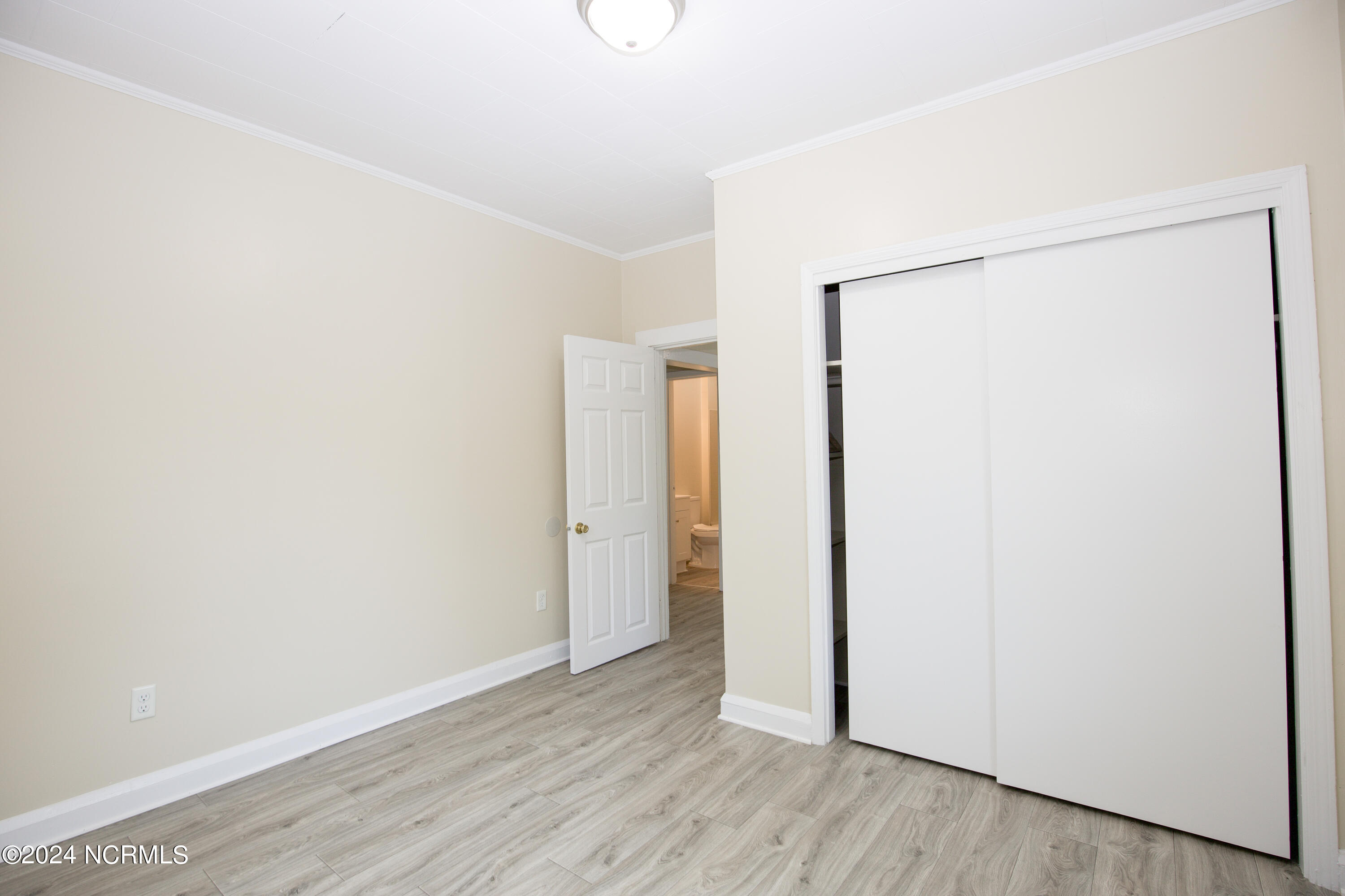 208 Robinson Street Property Photo 25