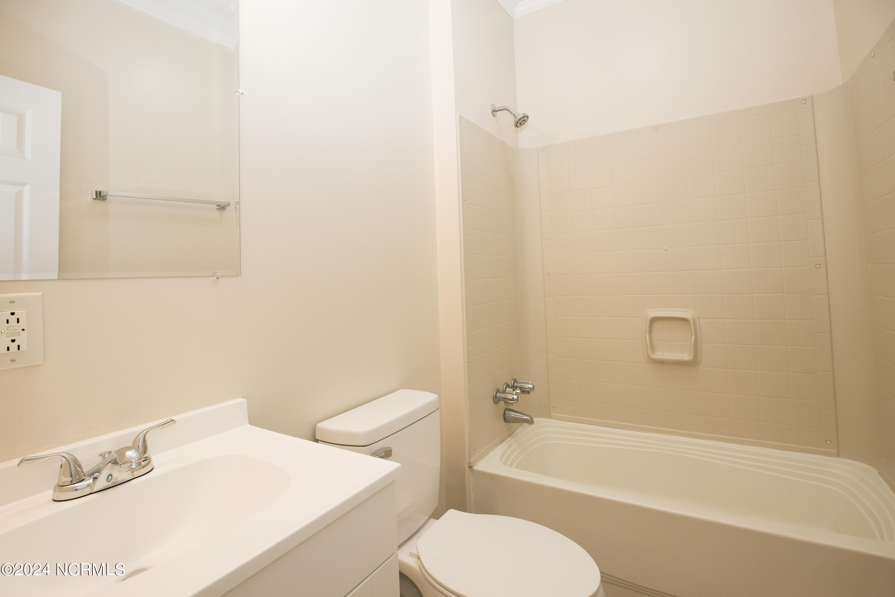 208 Robinson Street Property Photo 27