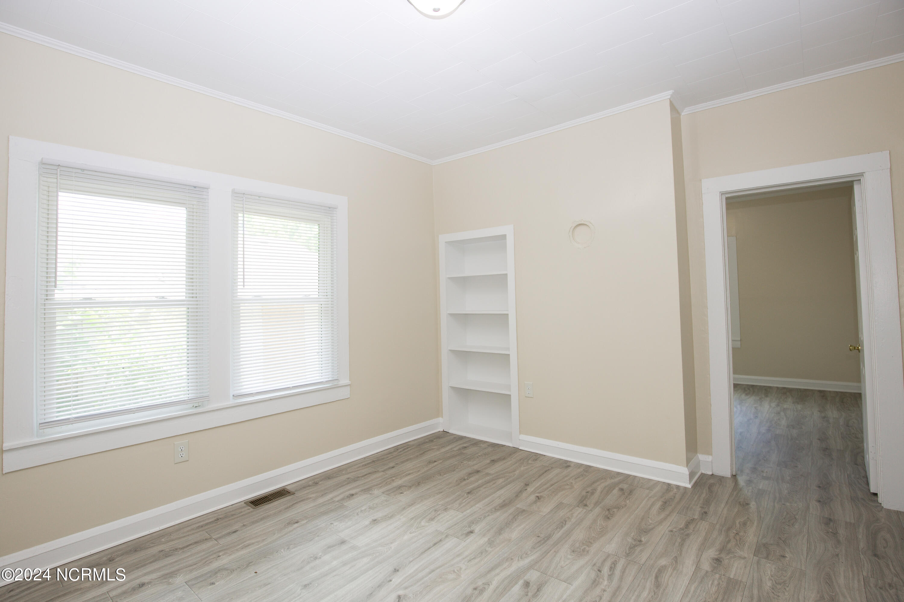 208 Robinson Street Property Photo 31