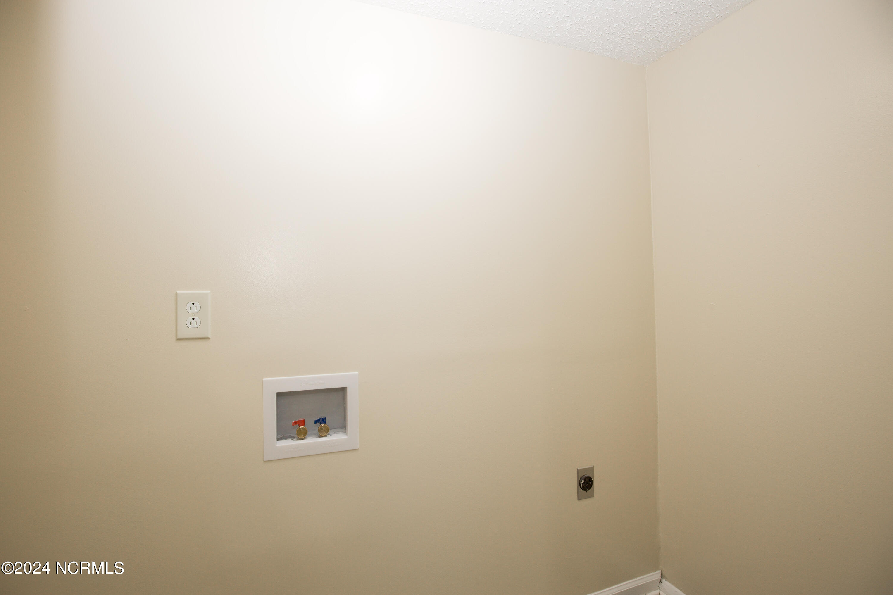 208 Robinson Street Property Photo 39