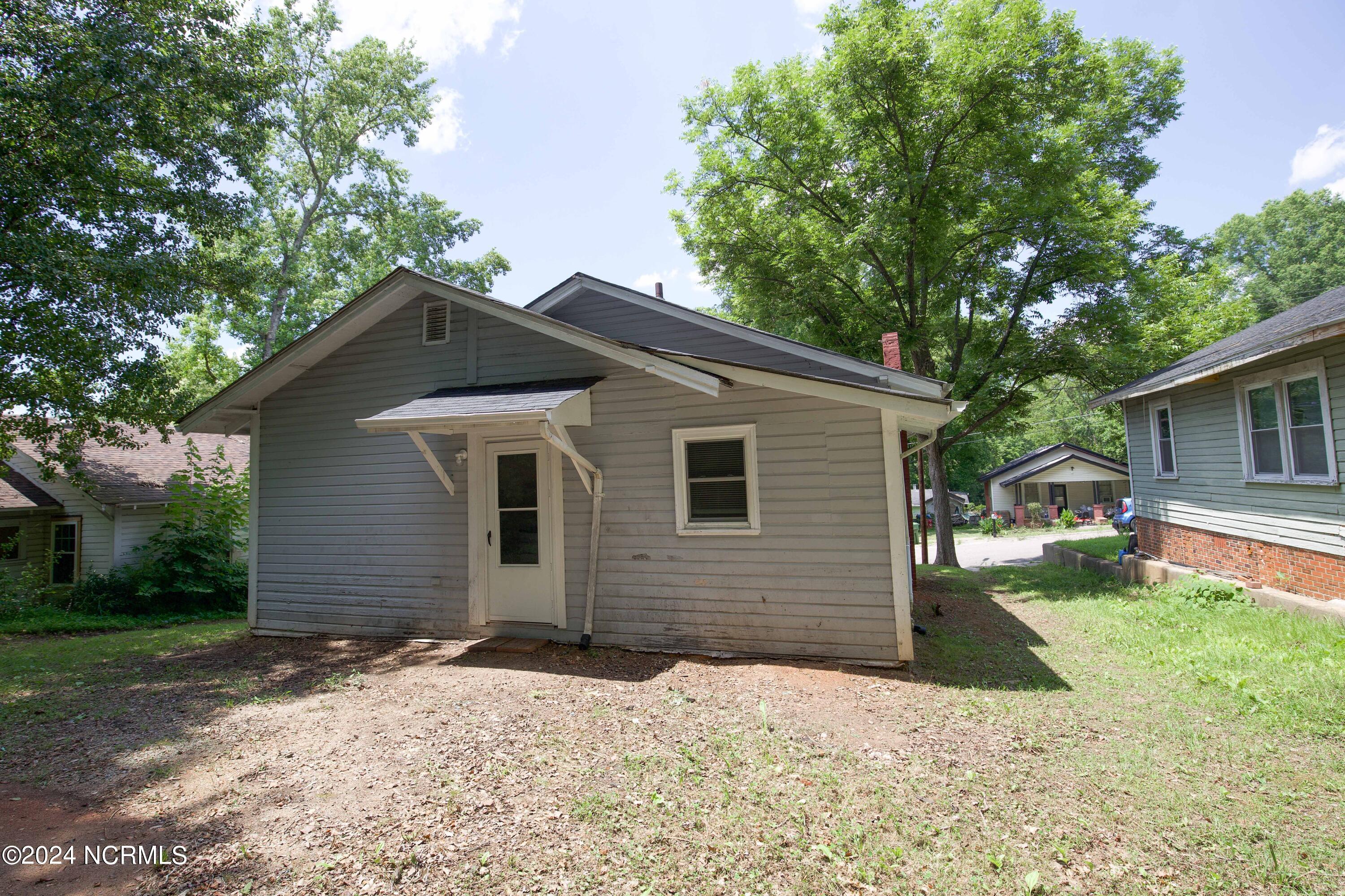 208 Robinson Street Property Photo 41