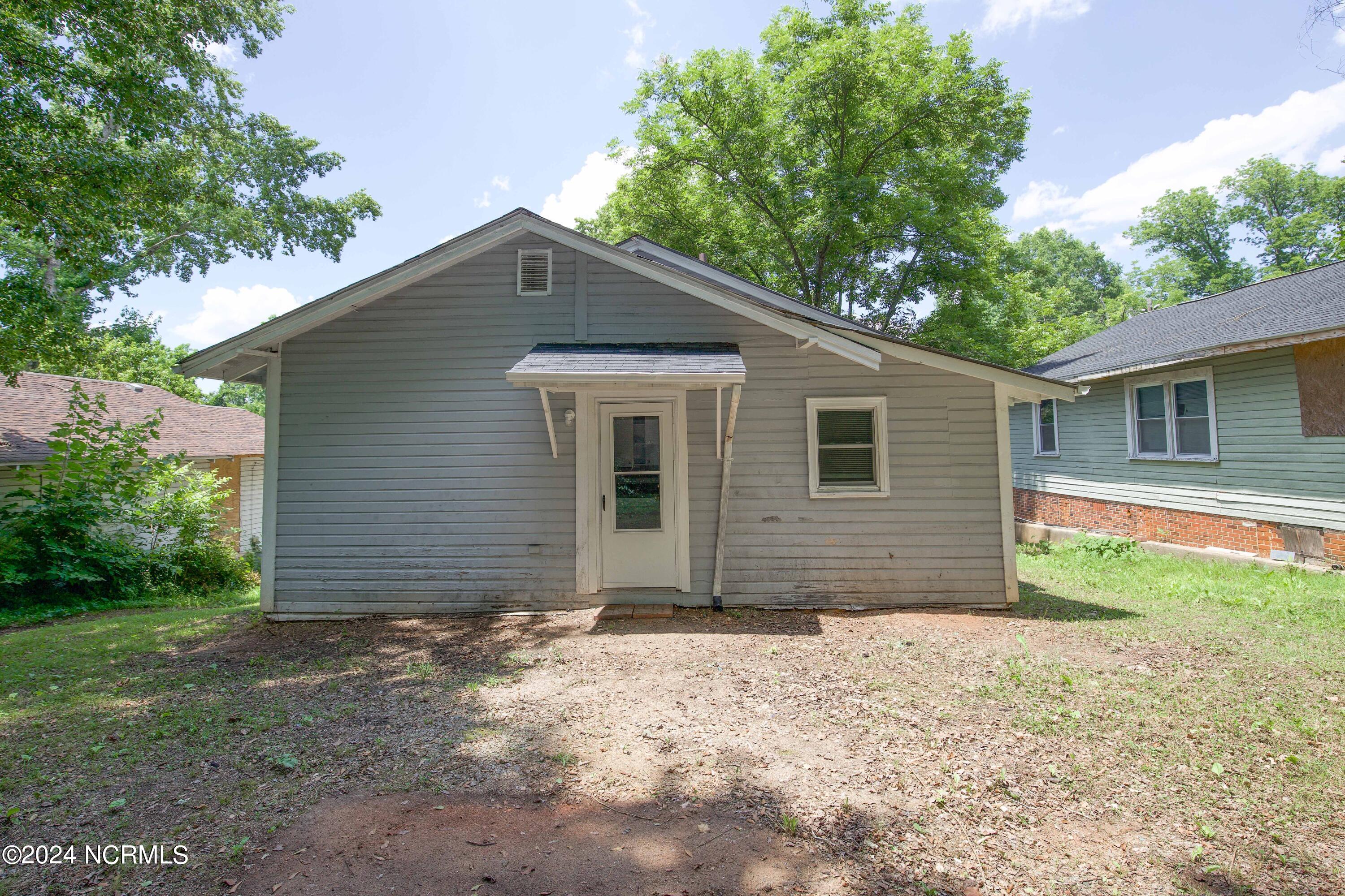 208 Robinson Street Property Photo 42