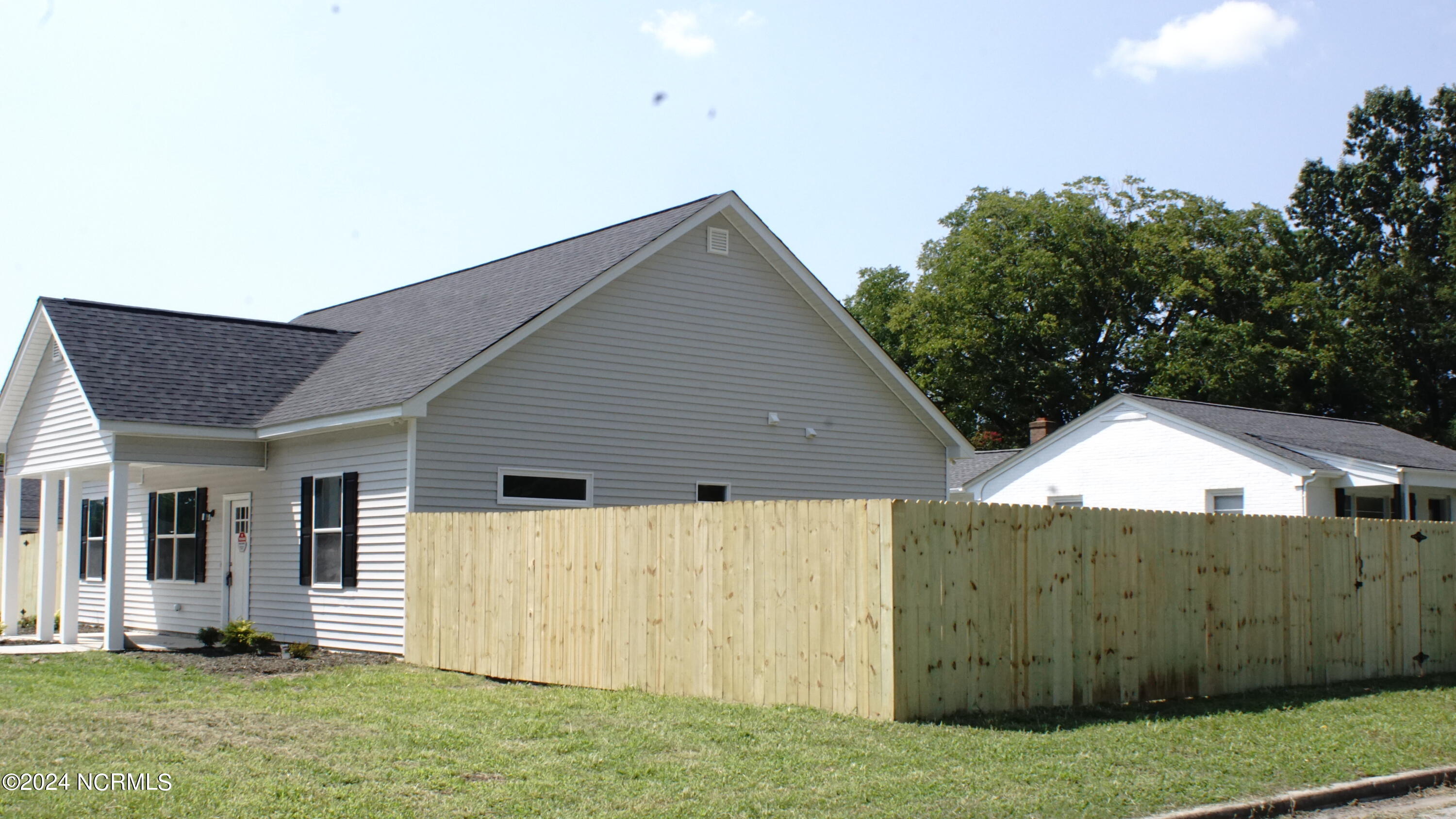 1012 E Highland Avenue Property Photo 2