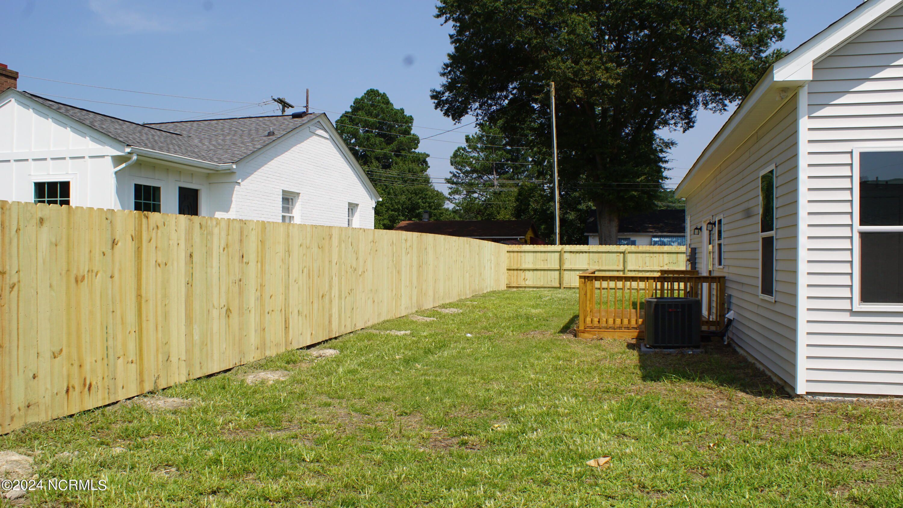 1012 E Highland Avenue Property Photo 4