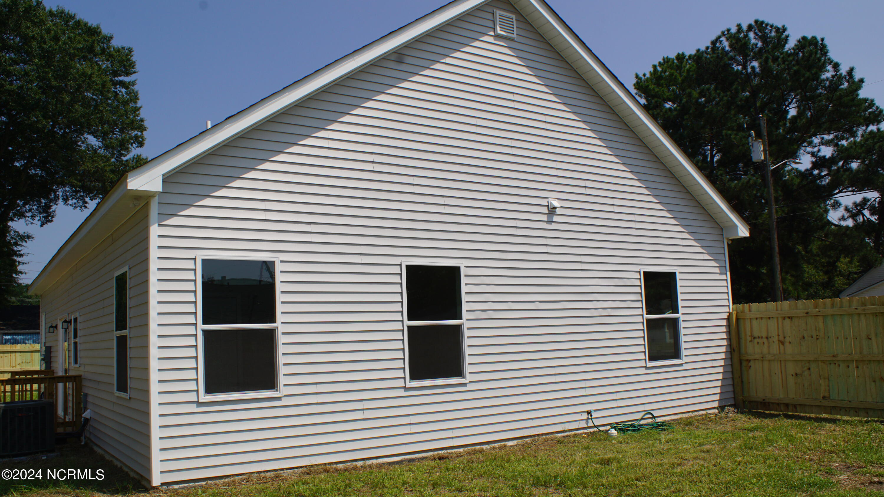 1012 E Highland Avenue Property Photo 6