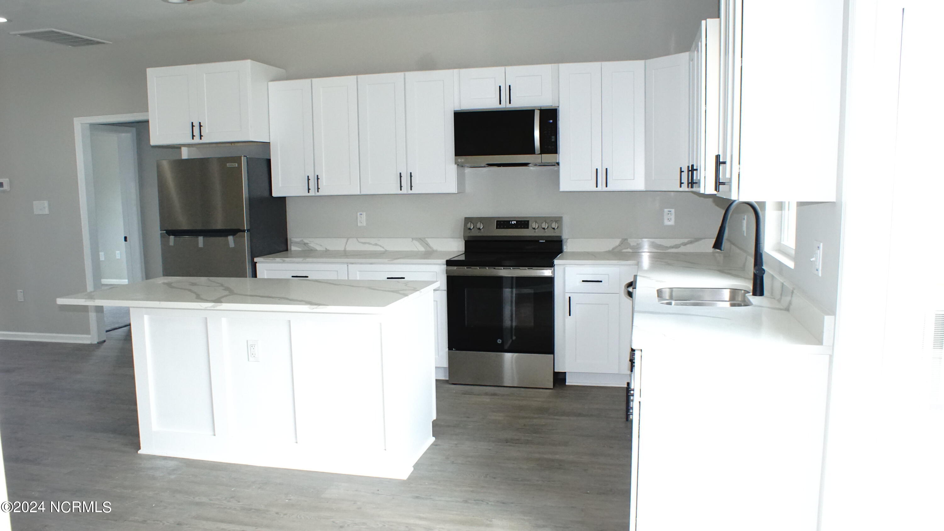 1012 E Highland Avenue Property Photo 8
