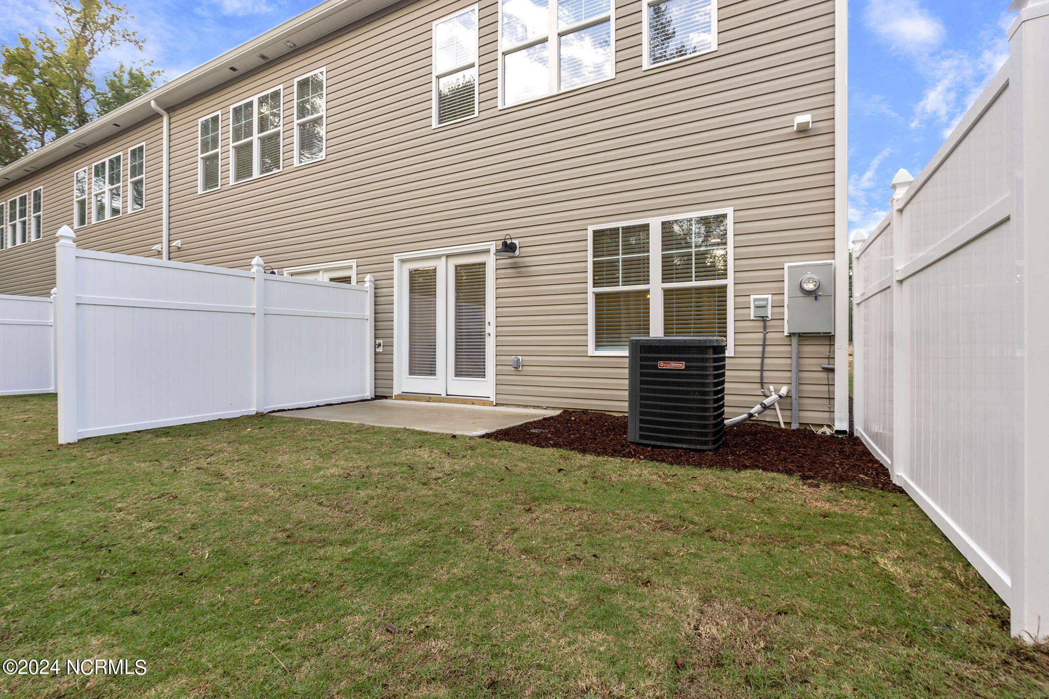 391 James Street Property Photo 28