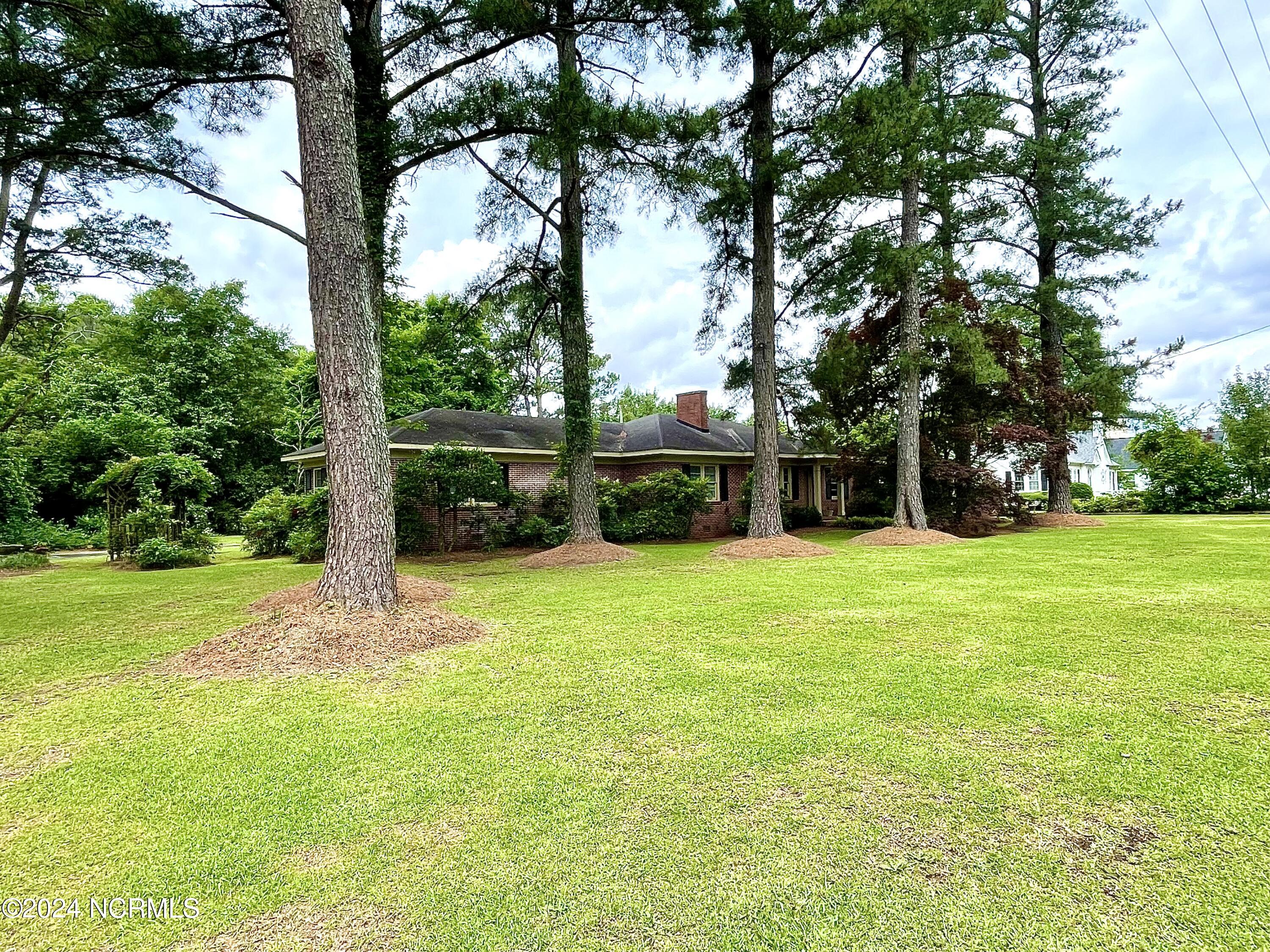 711 N East Street Property Photo 3
