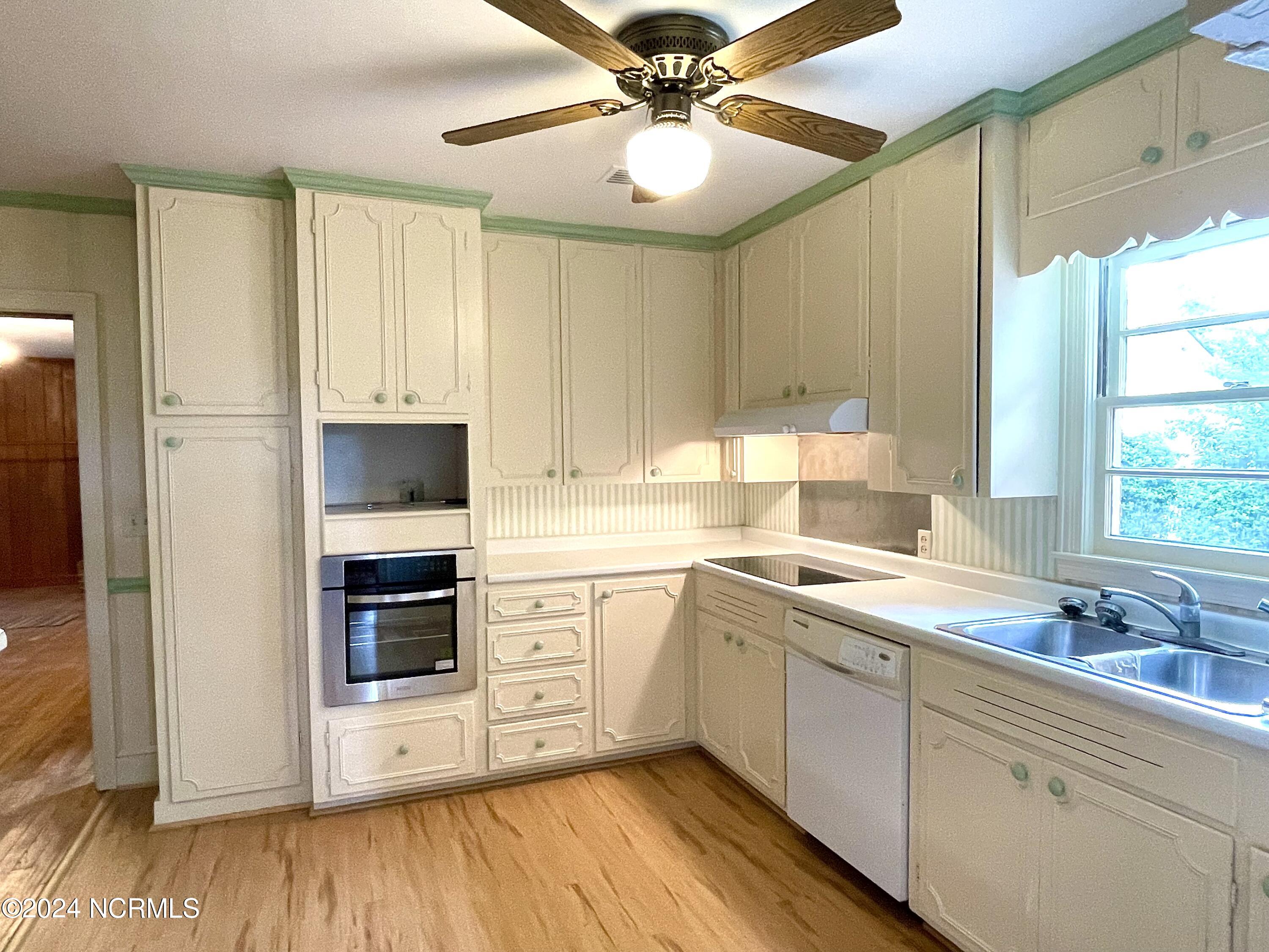 711 N East Street Property Photo 14