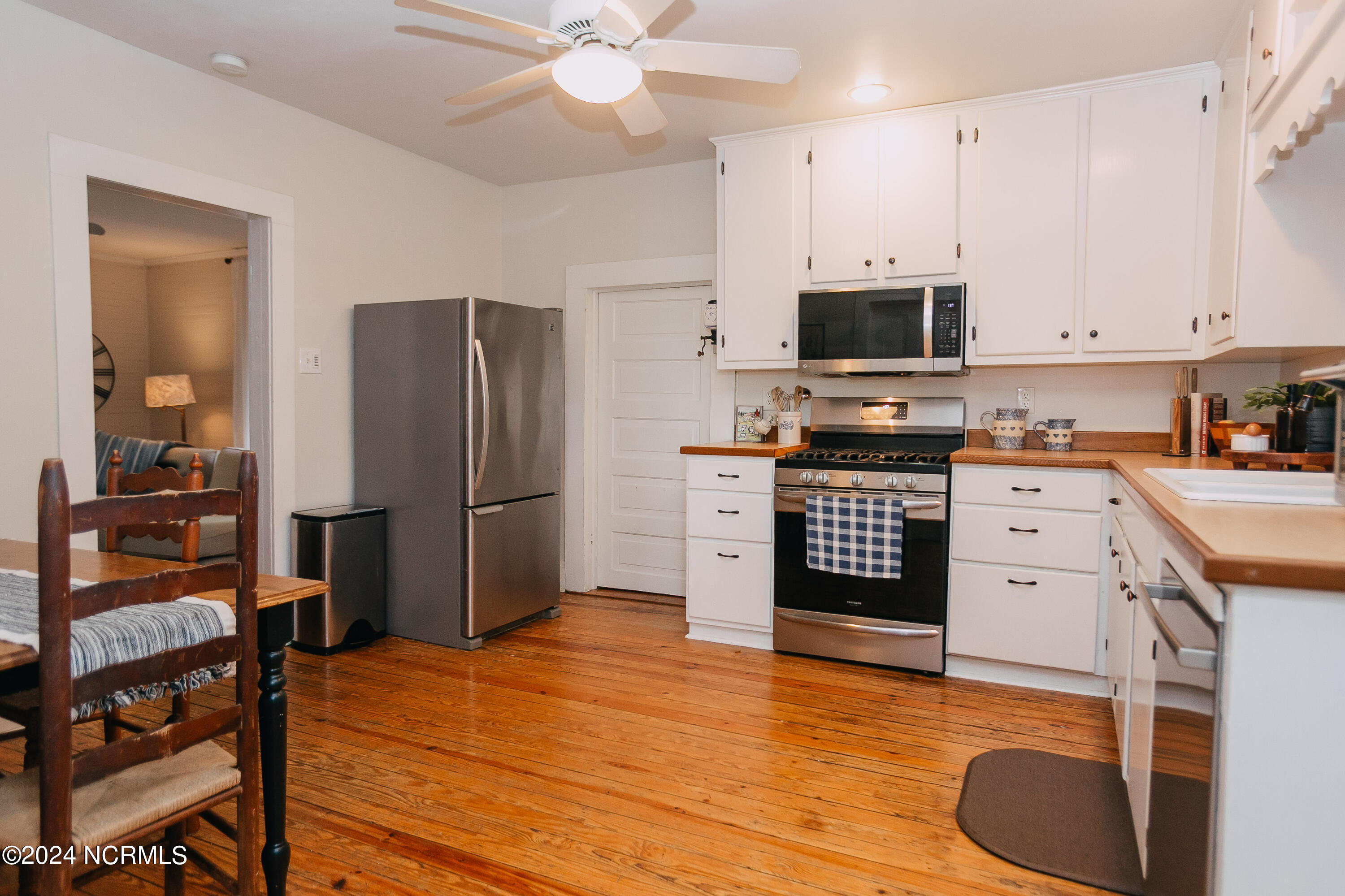 411 Phillips Street Property Photo 10