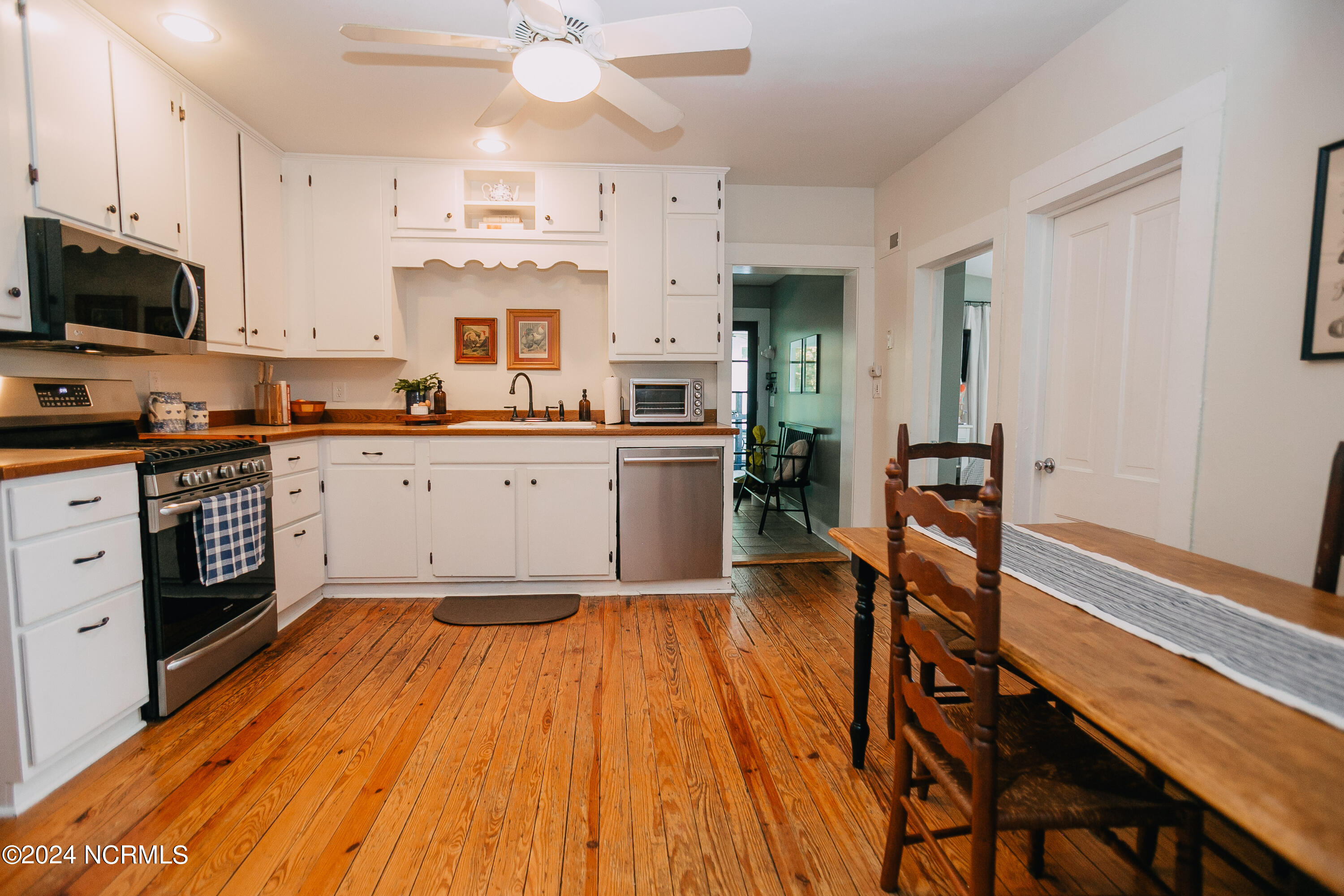 411 Phillips Street Property Photo 11