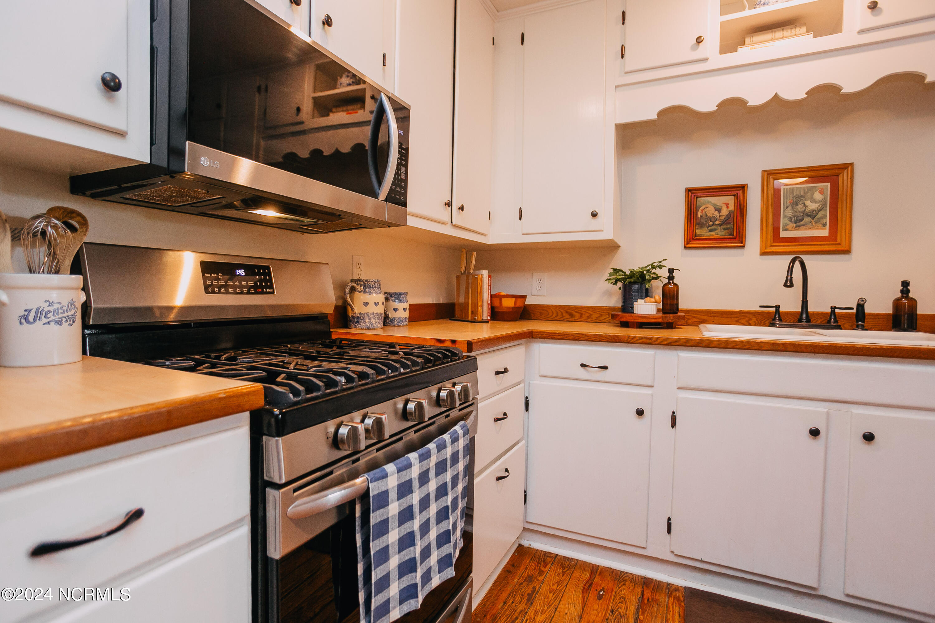 411 Phillips Street Property Photo 12