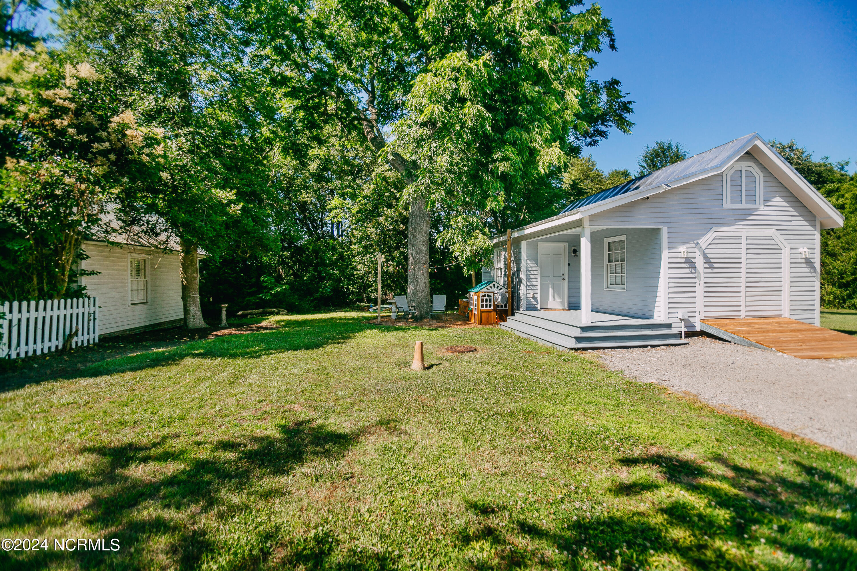 411 Phillips Street Property Photo 36