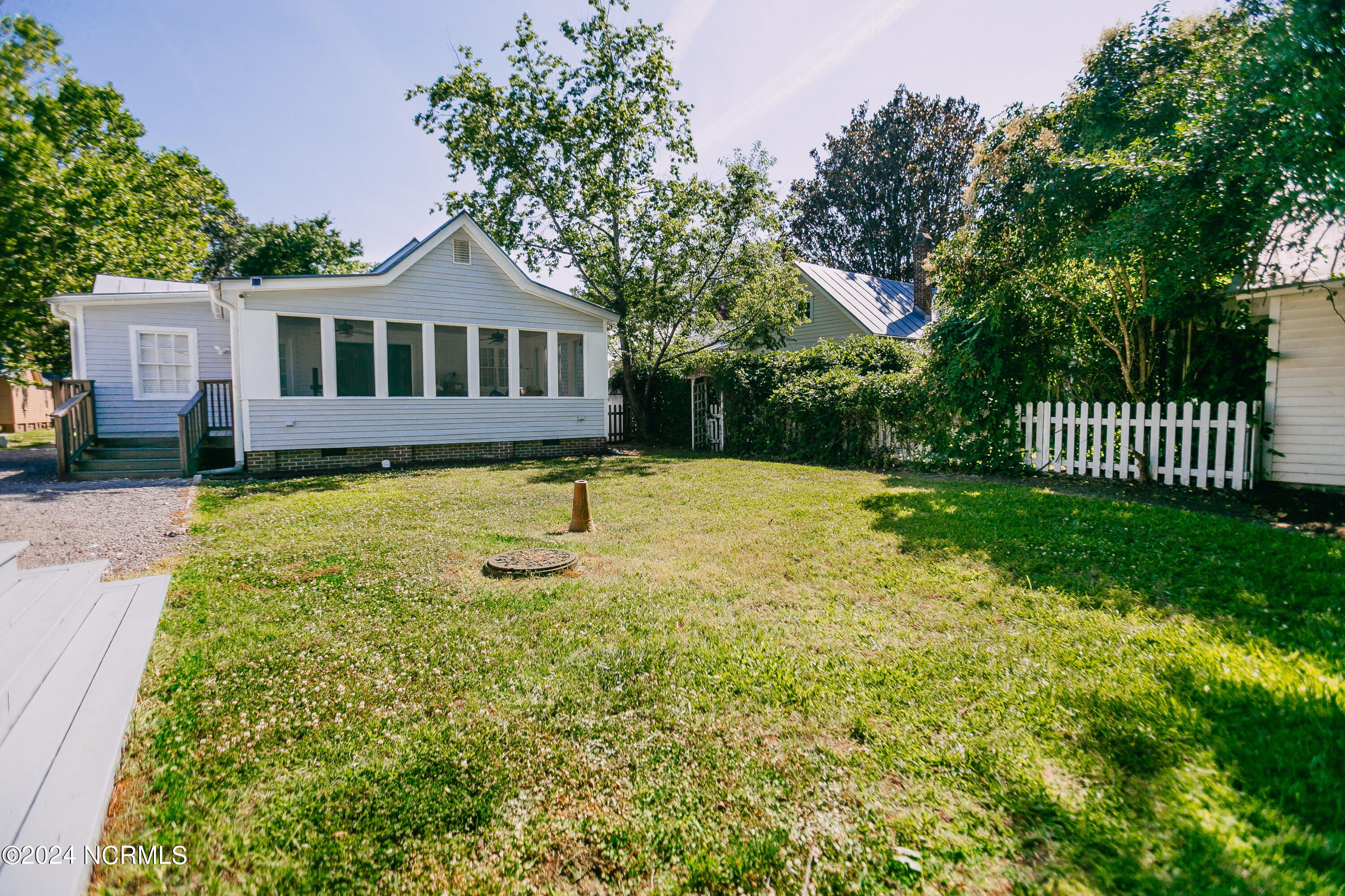 411 Phillips Street Property Photo 39