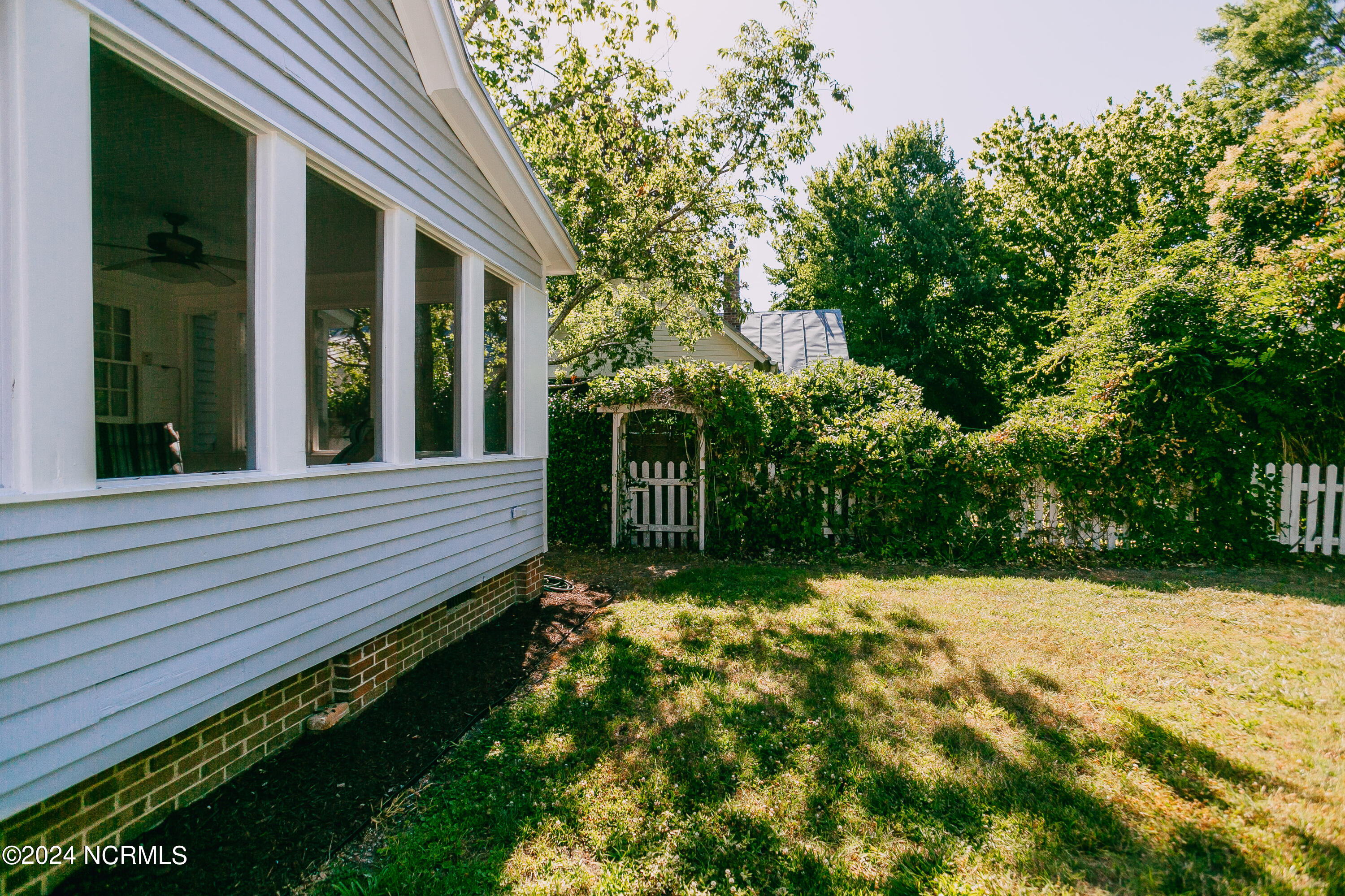 411 Phillips Street Property Photo 40