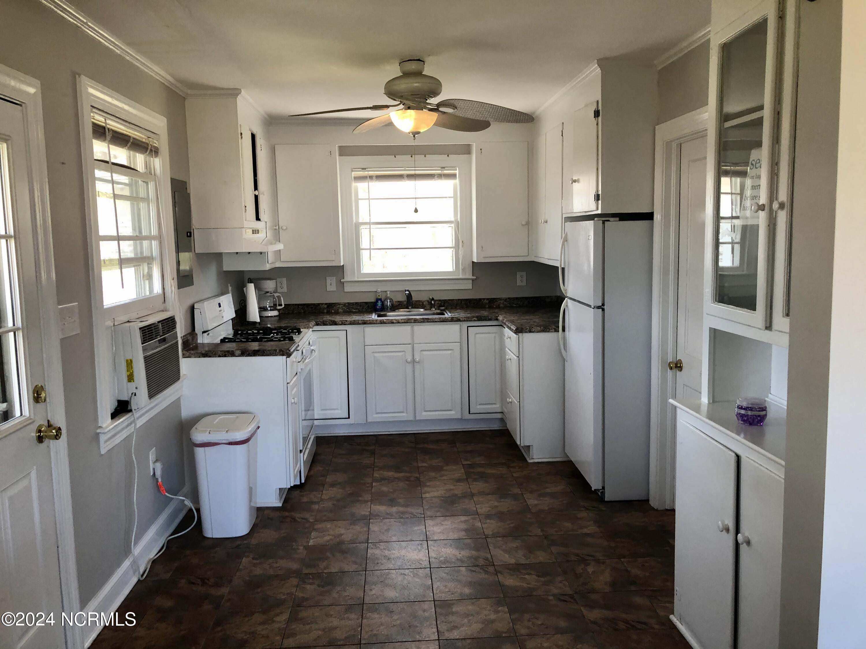 101 Roanoke Avenue Property Photo 20