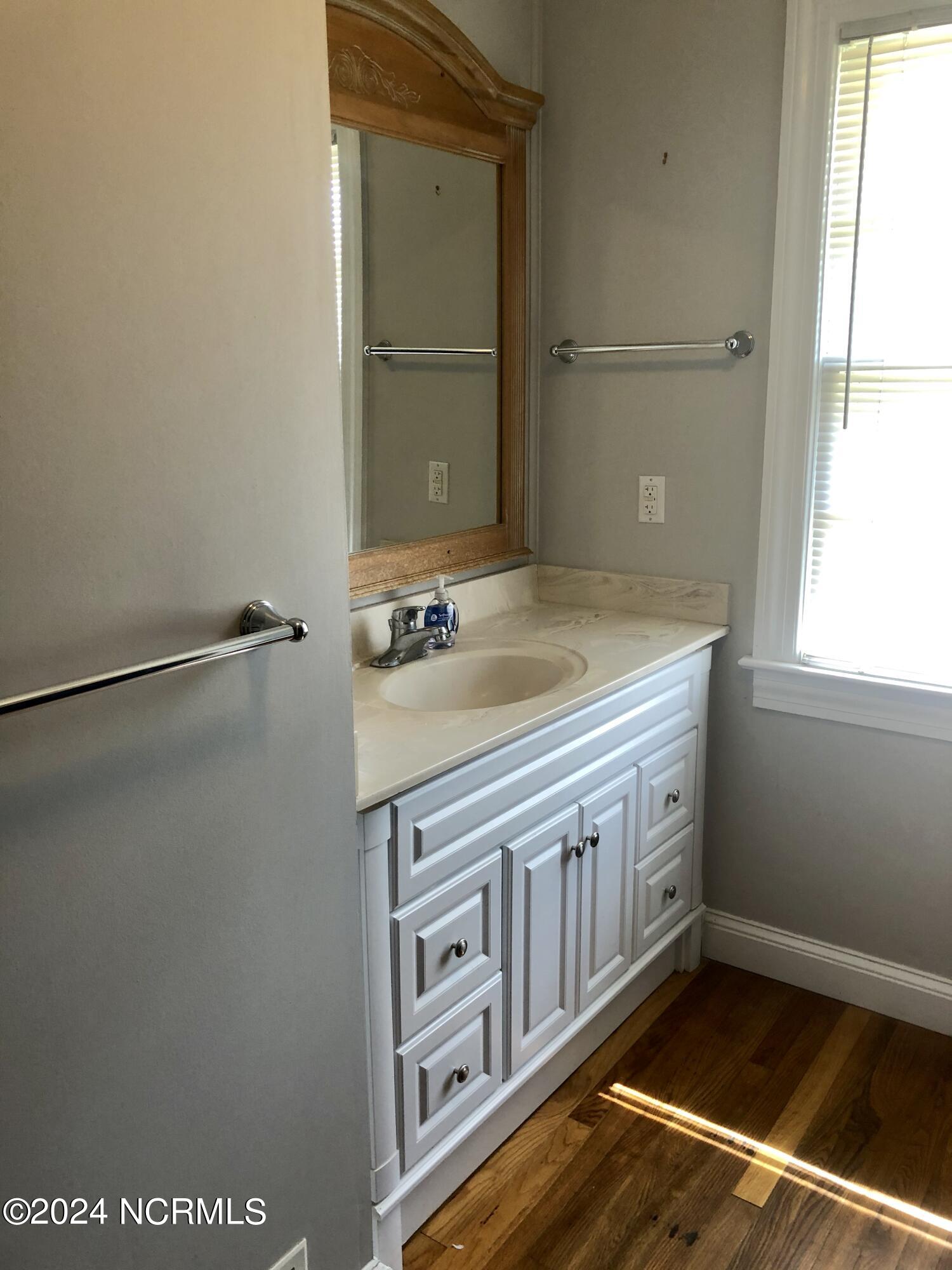 101 Roanoke Avenue Property Photo 23