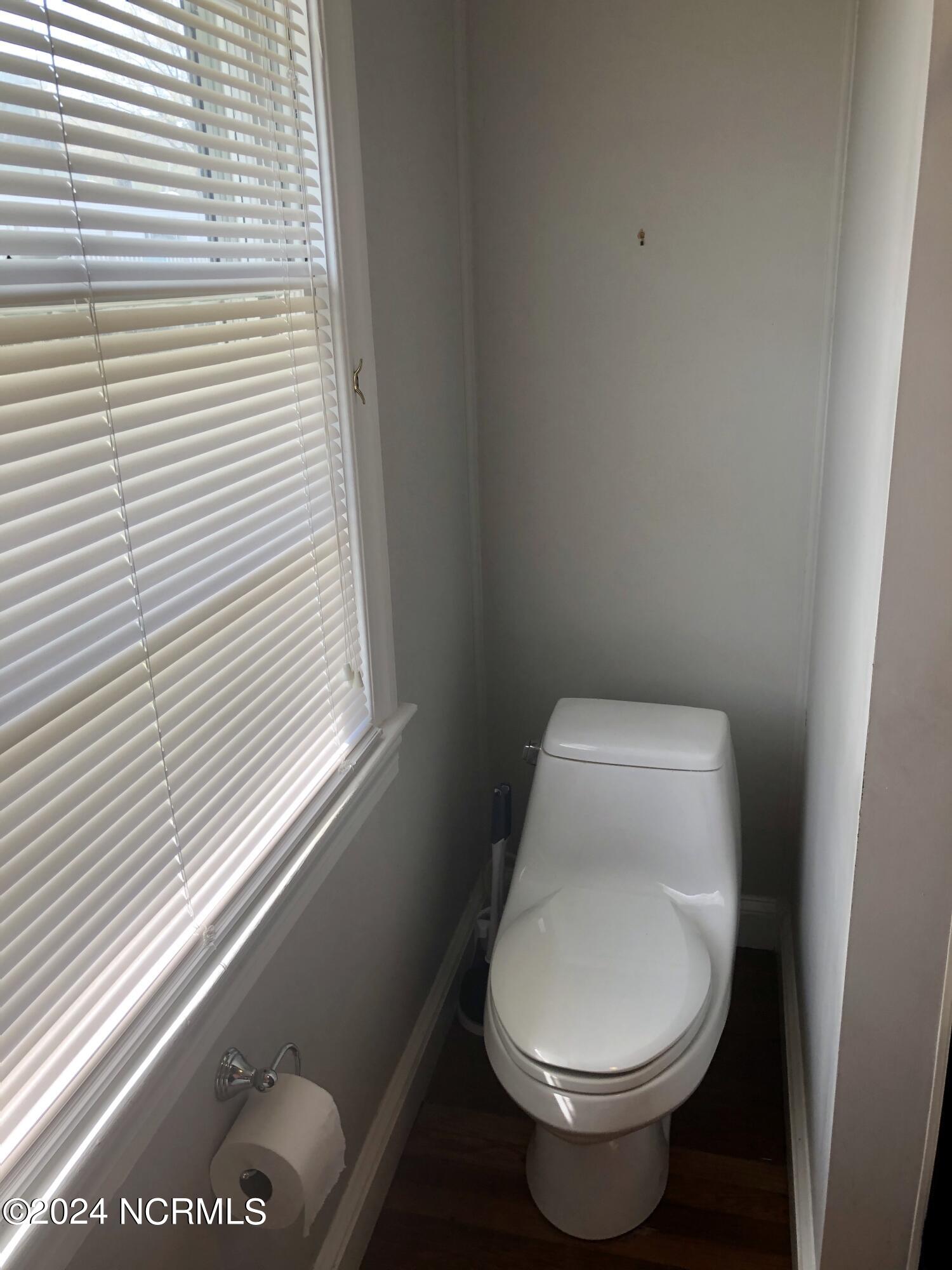 101 Roanoke Avenue Property Photo 24