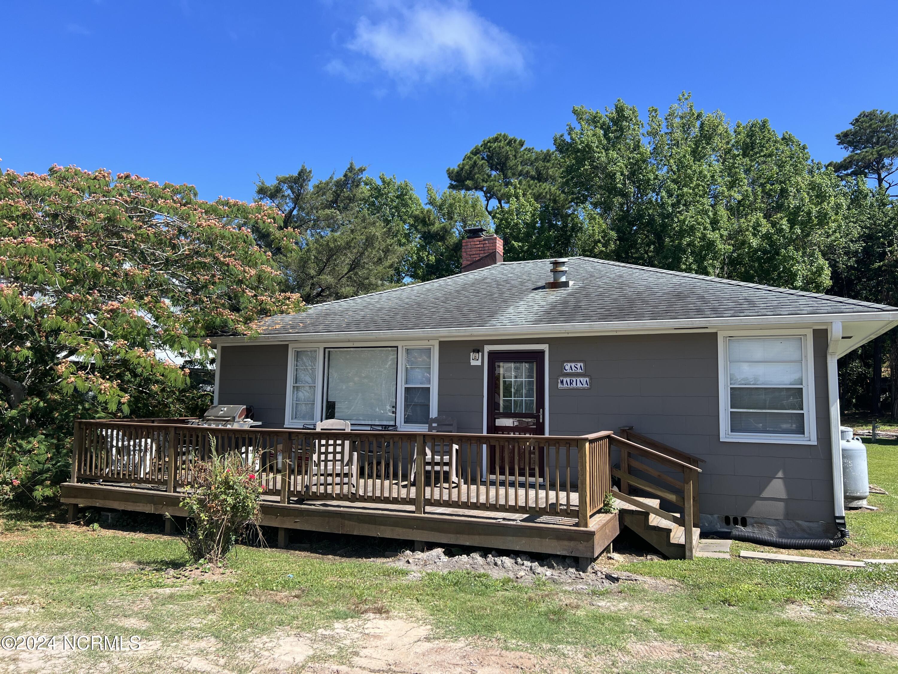 101 Roanoke Avenue Property Photo 1