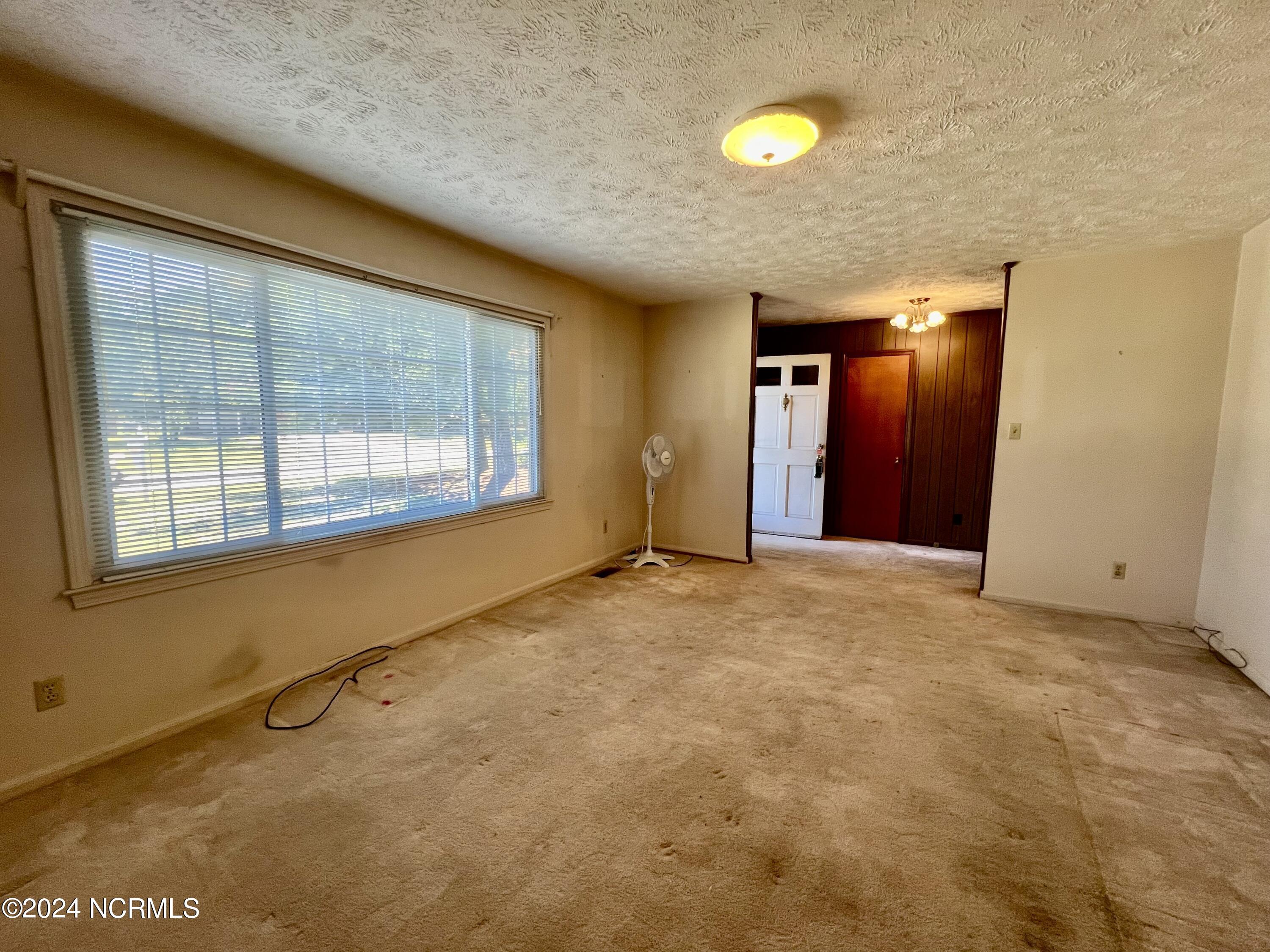 933 Montclair Avenue Property Photo 2