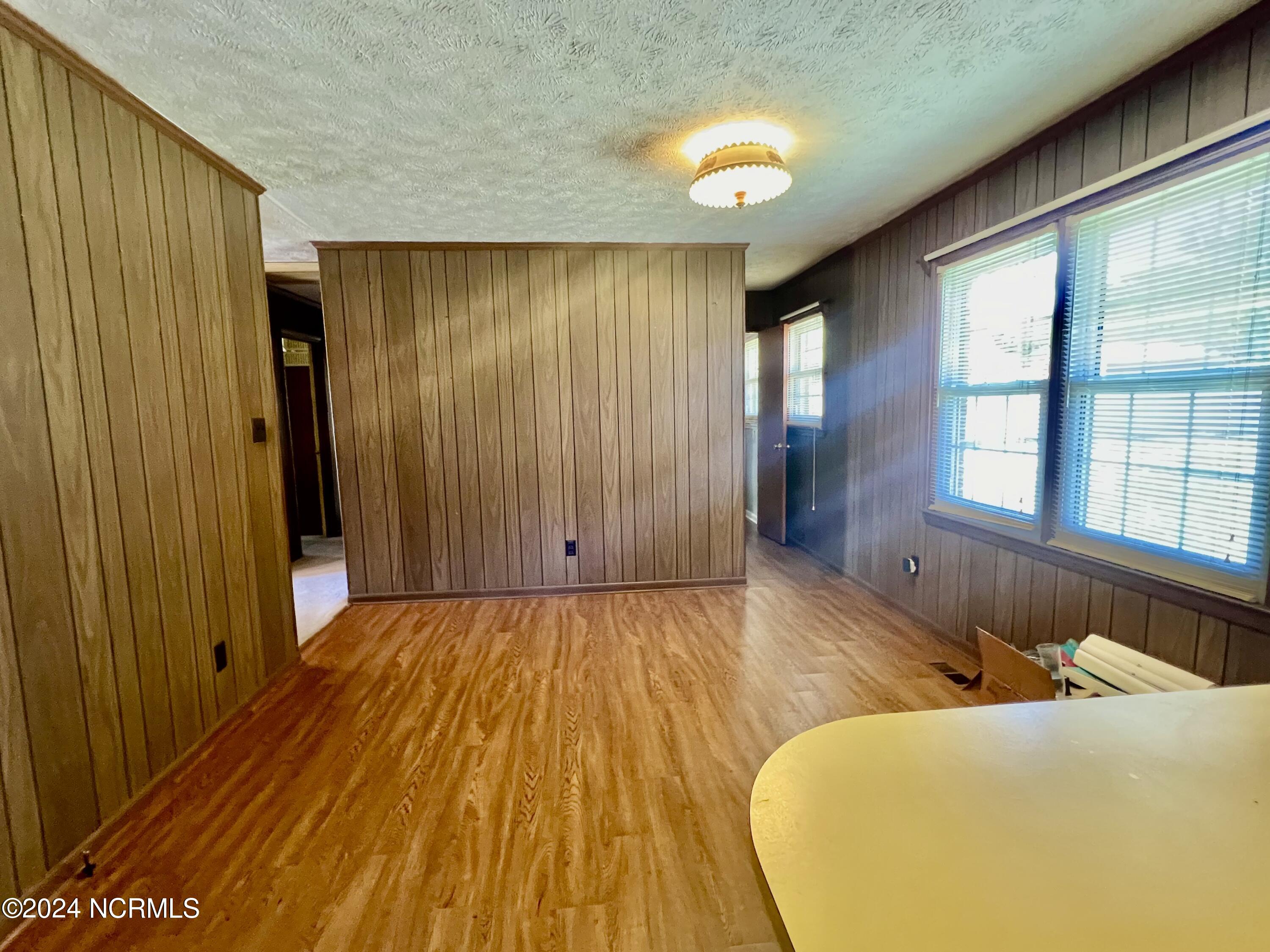 933 Montclair Avenue Property Photo 6