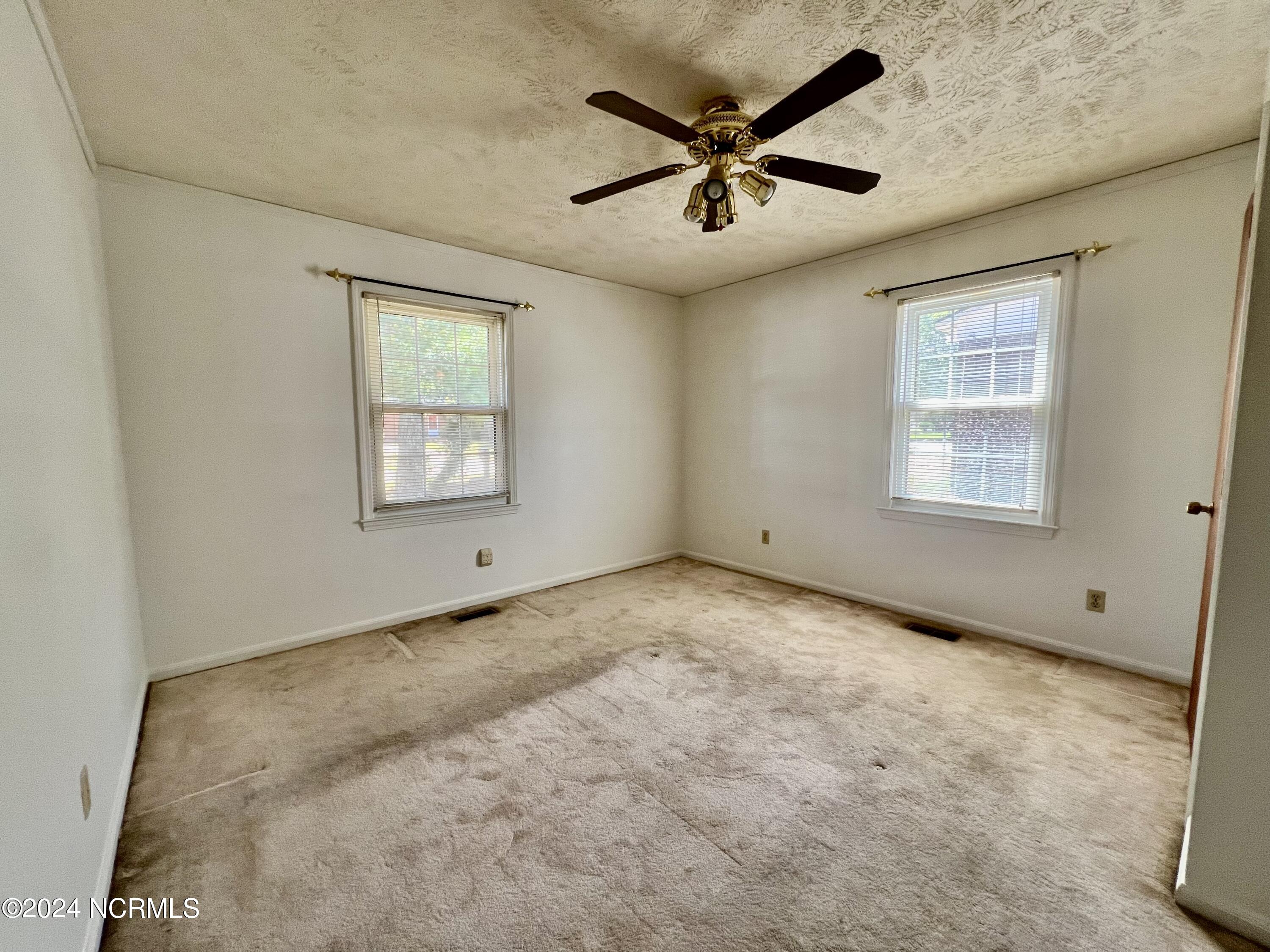 933 Montclair Avenue Property Photo 9
