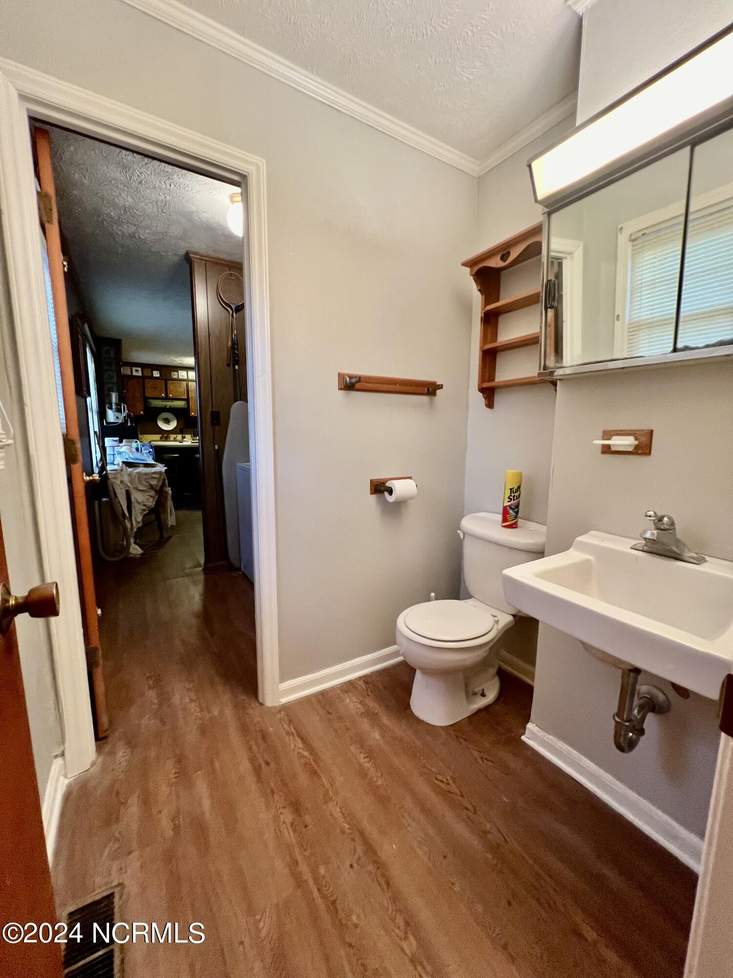 933 Montclair Avenue Property Photo 12