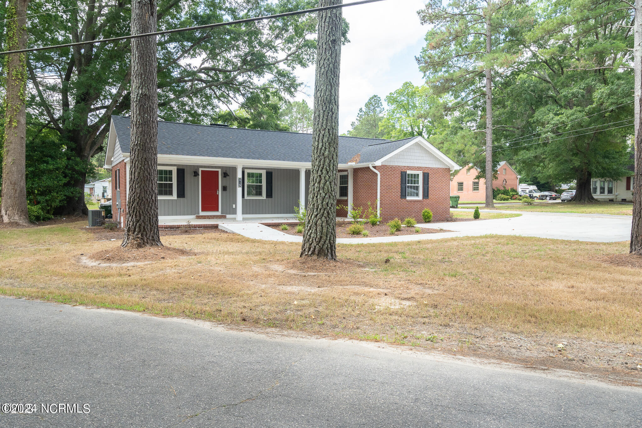 419 W Burnette Avenue Property Photo 2