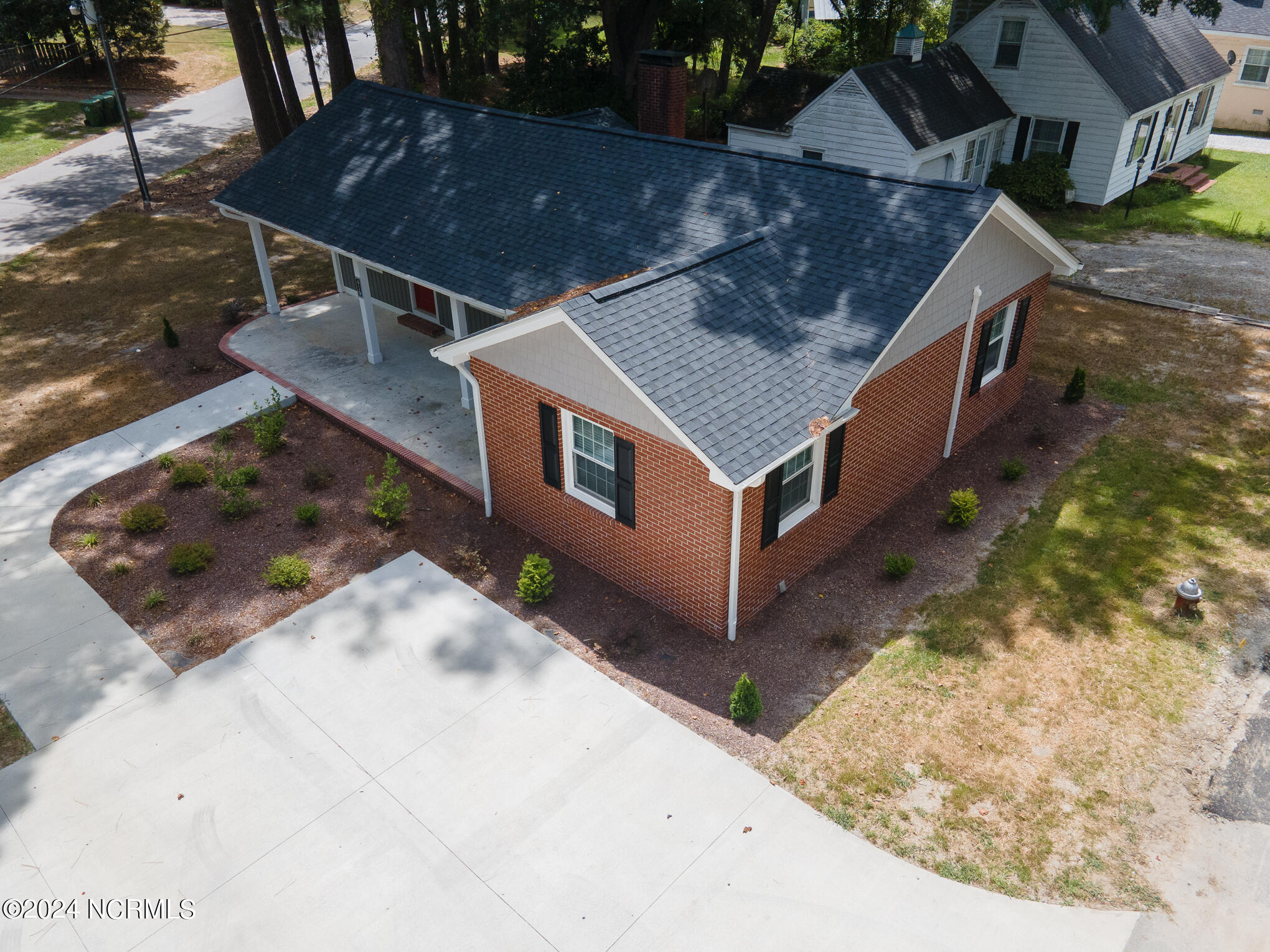419 W Burnette Avenue Property Photo 6