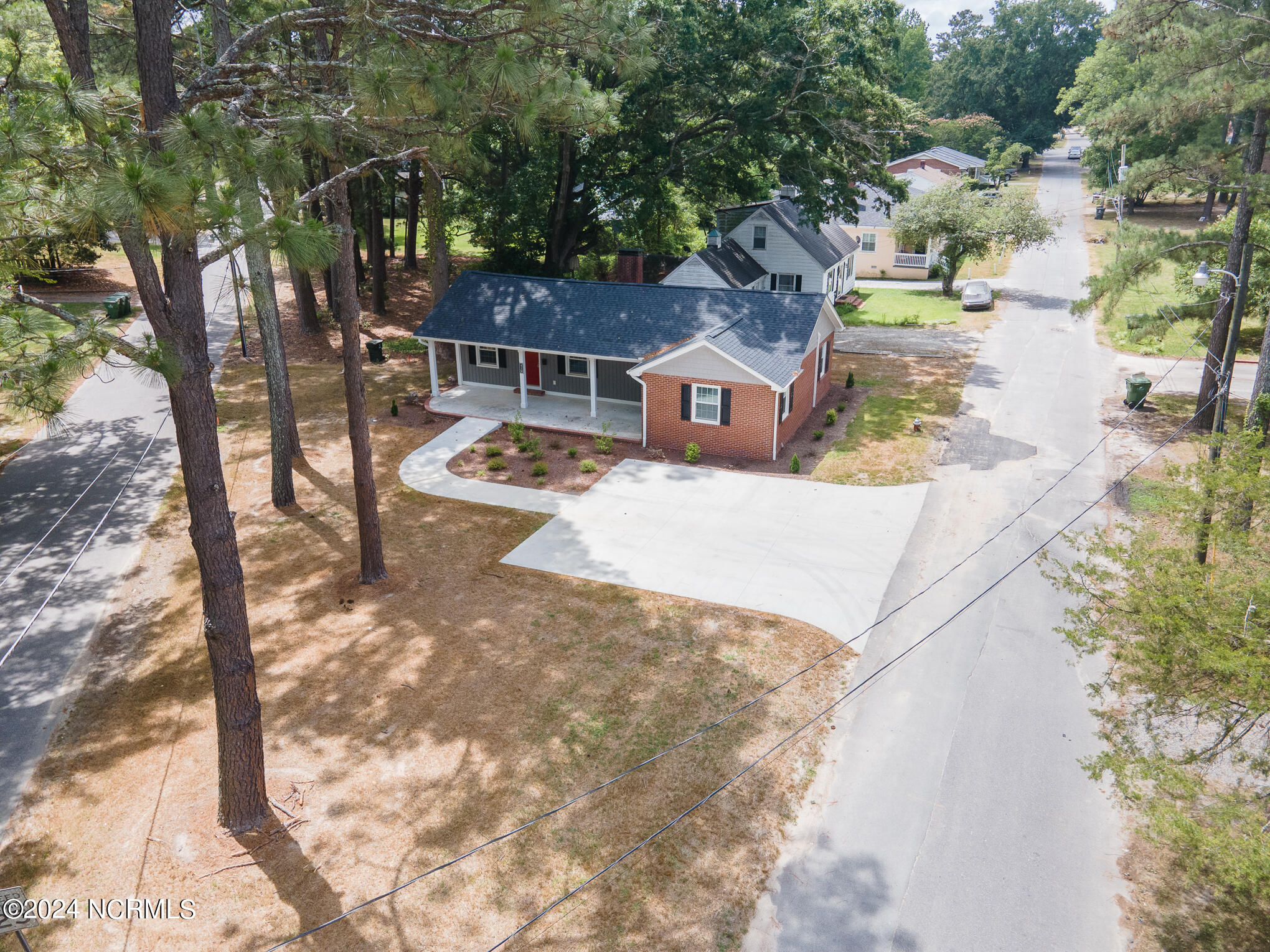419 W Burnette Avenue Property Photo 7