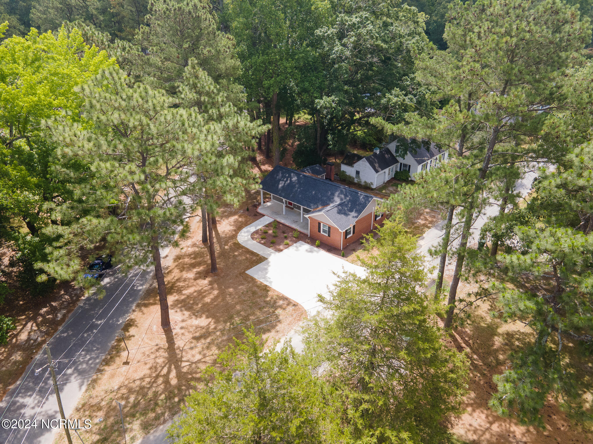 419 W Burnette Avenue Property Photo 8