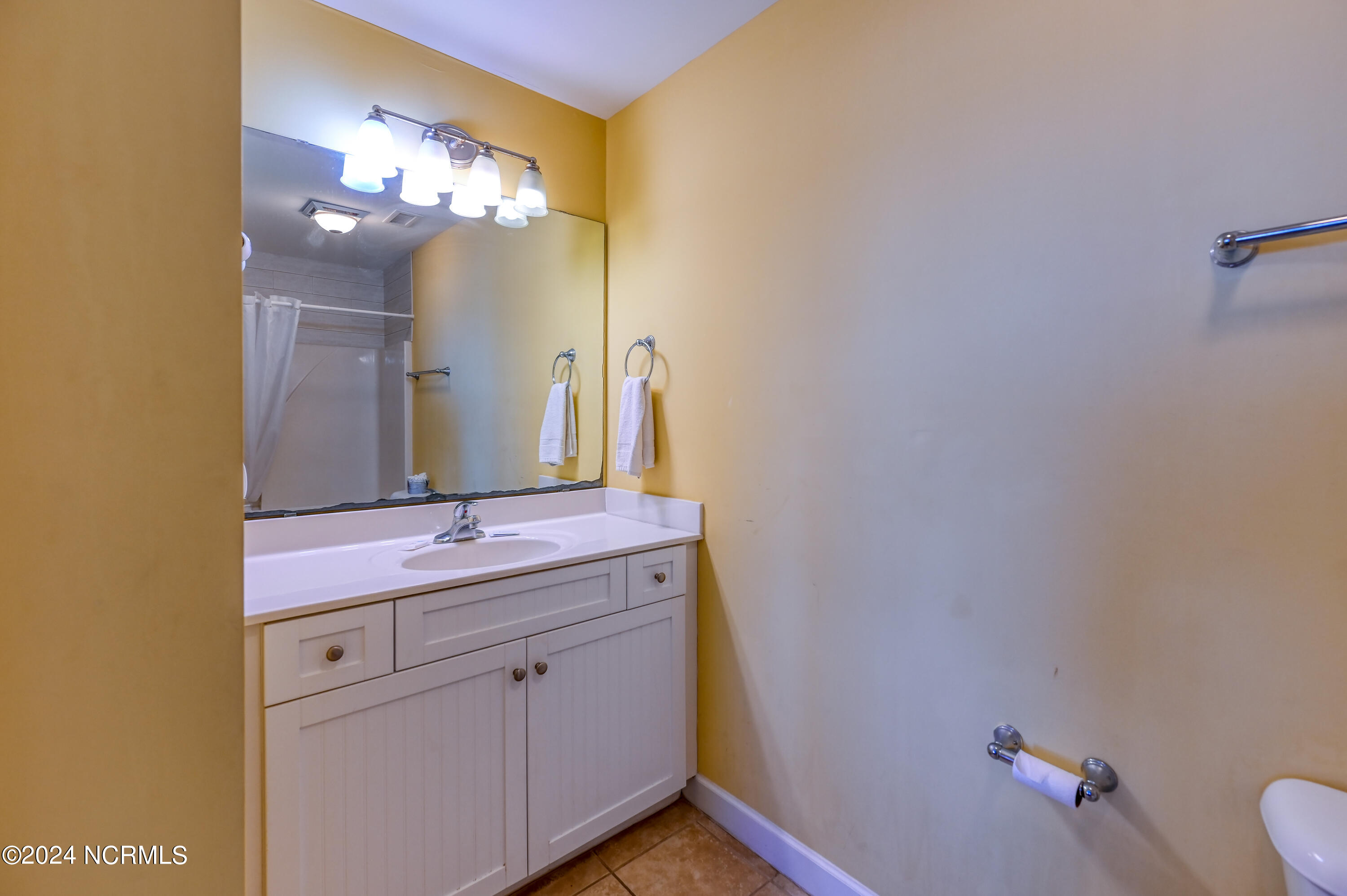 1505 N New River Drive 210 Property Photo 18