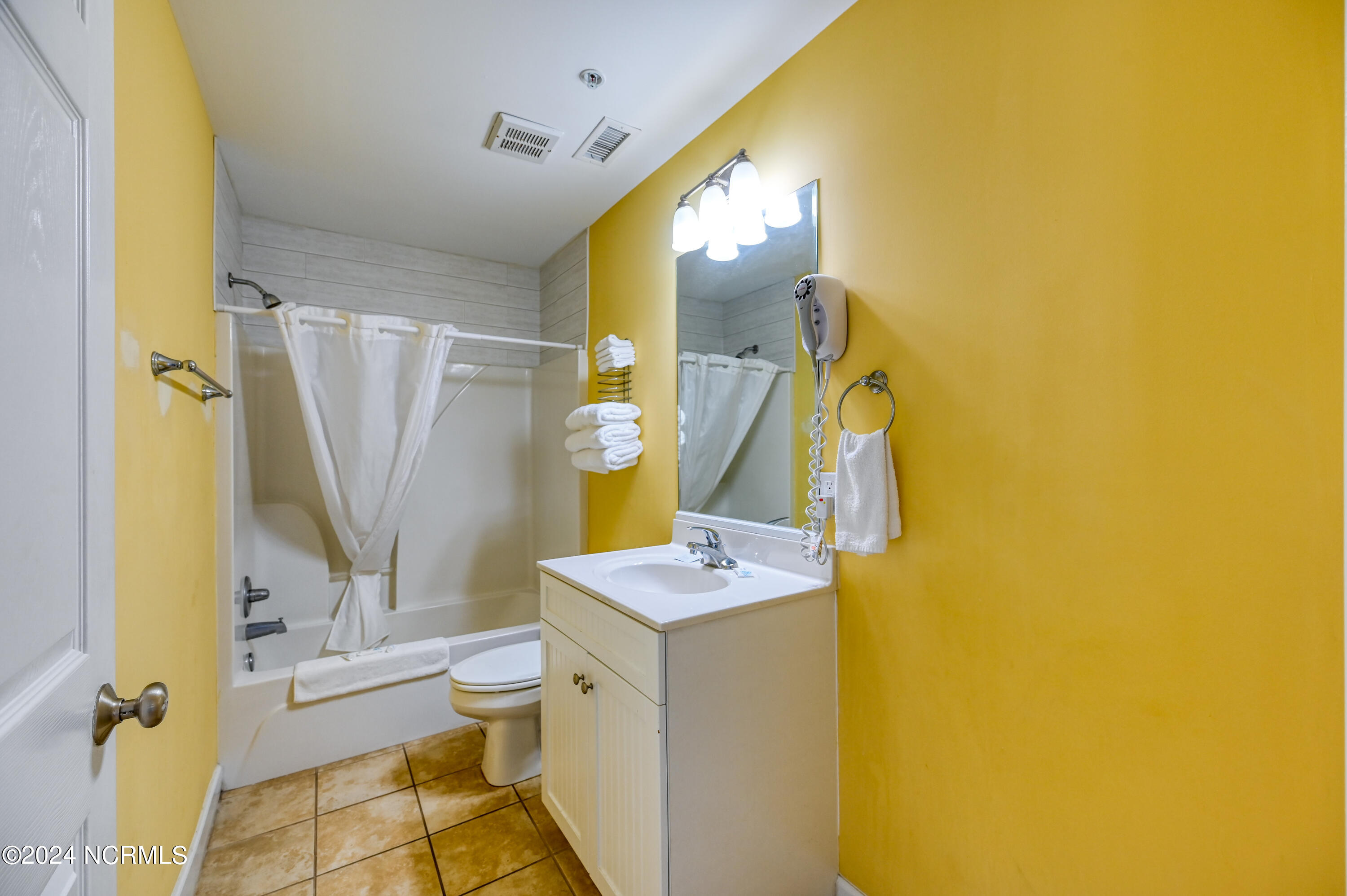 1505 N New River Drive 210 Property Photo 22