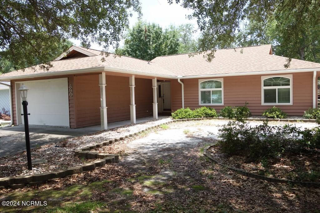 690 Fairway Drive E Property Photo 1