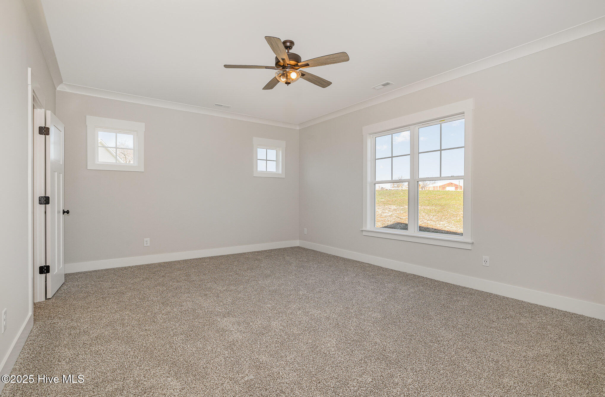 198 Ruskin Drive Property Photo 14