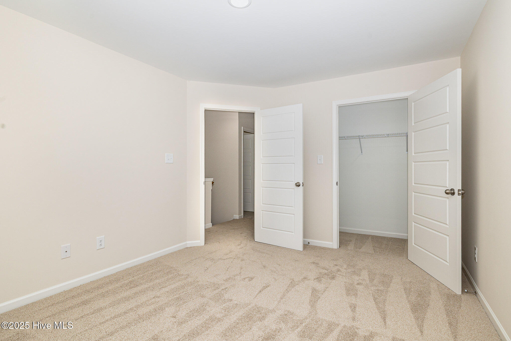 300 Tuscany Circle Property Photo 16